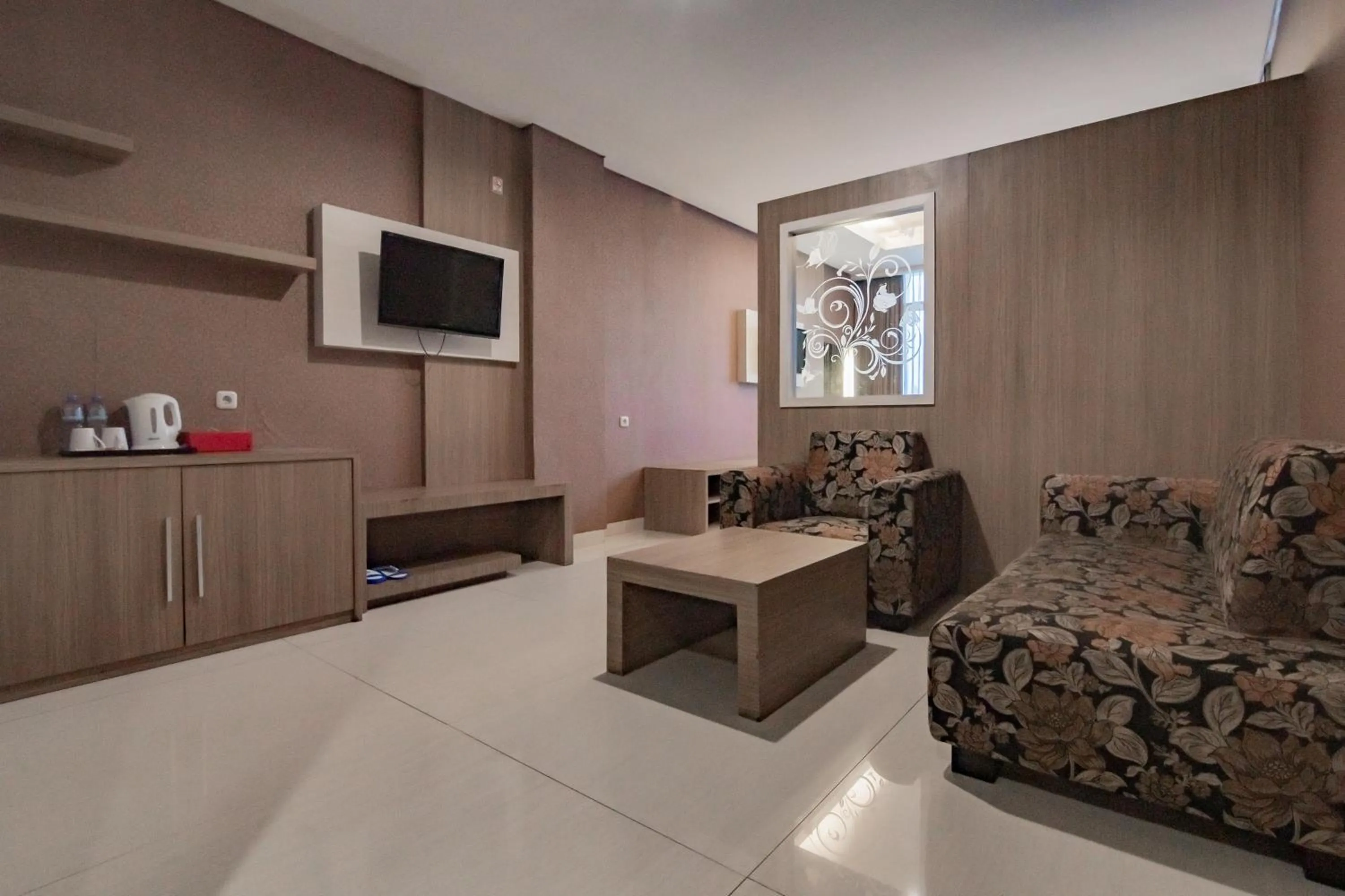 Bedroom, Bed in Urbanview Hotel Newton Riau Bandung by RedDoorz