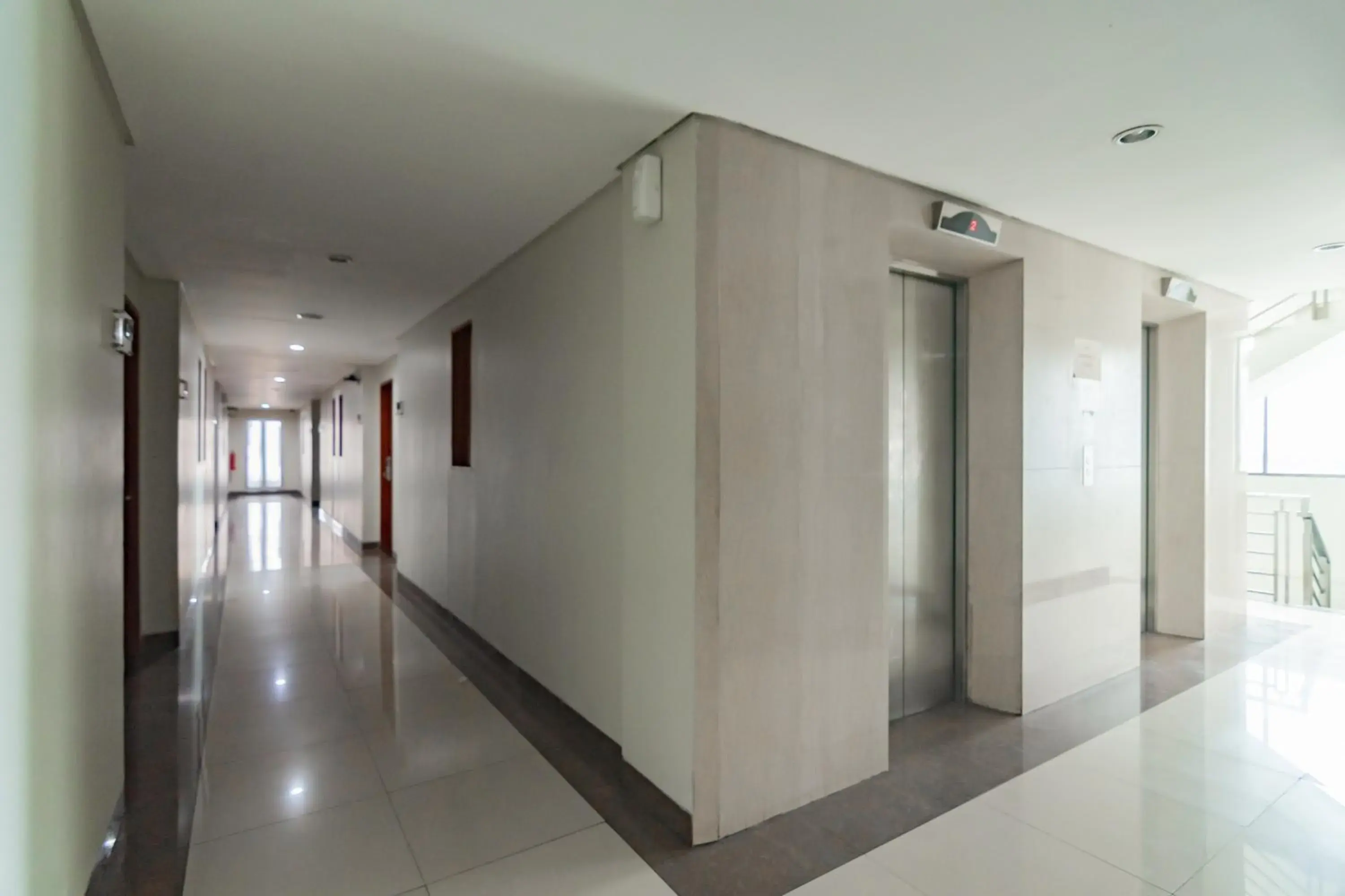 Property building in Urbanview Hotel Newton Riau Bandung by RedDoorz Property building in Urbanview Hotel Newton Riau Bandung by RedDoorz