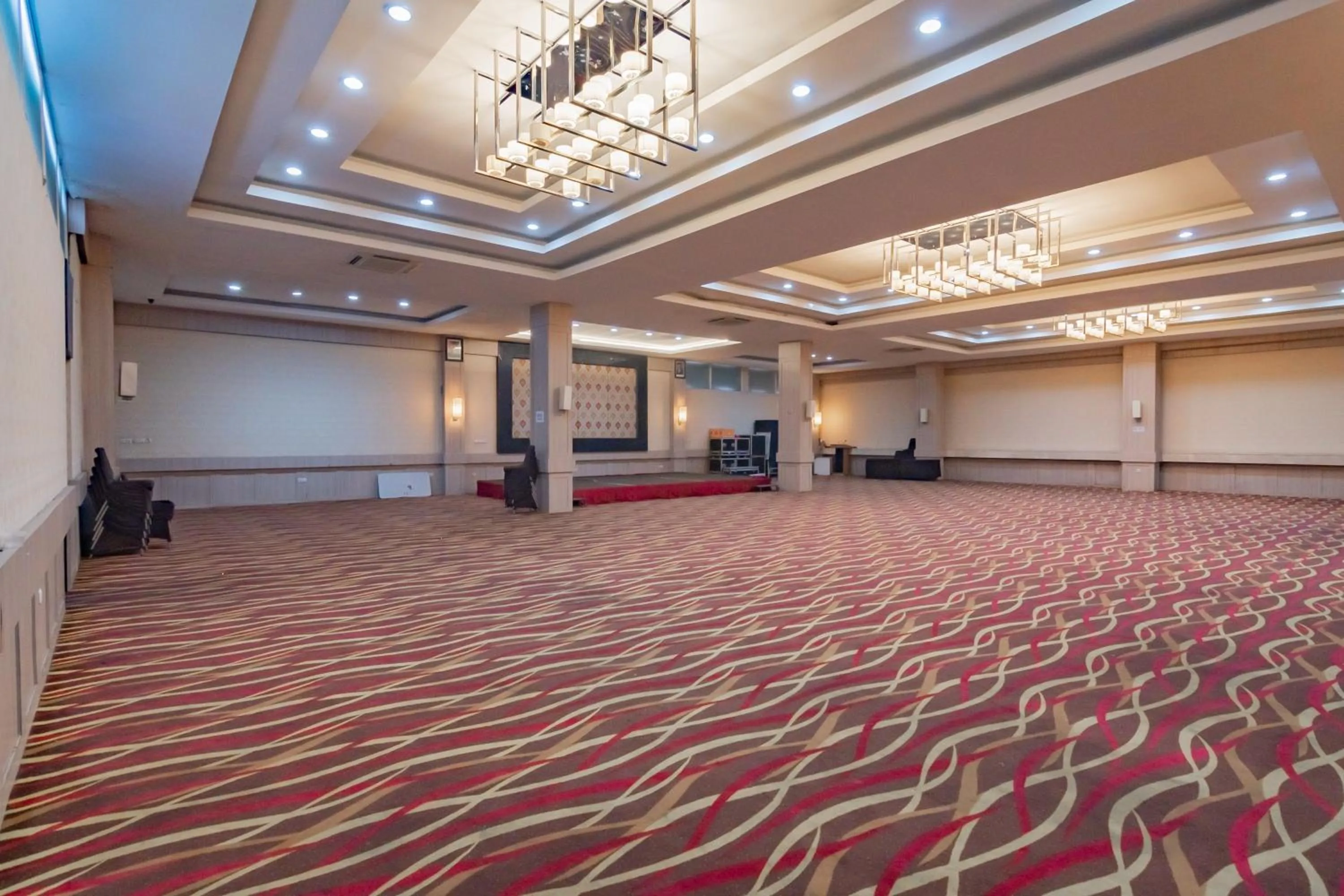 Meeting/conference room in Urbanview Hotel Newton Riau Bandung by RedDoorz