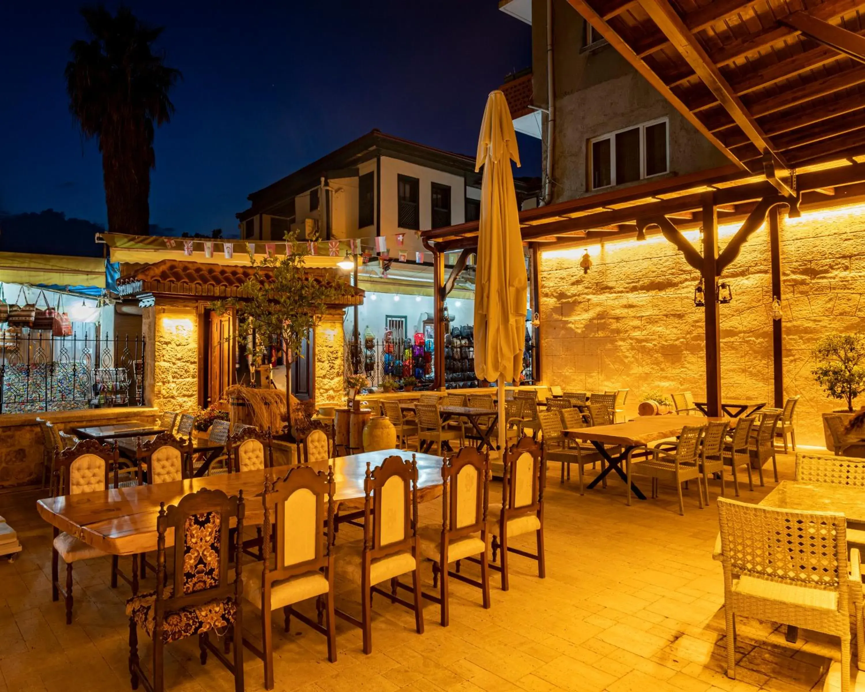 Restaurant/places to eat in WOO Town Suites Restaurant/places to eat in WOO Town Suites