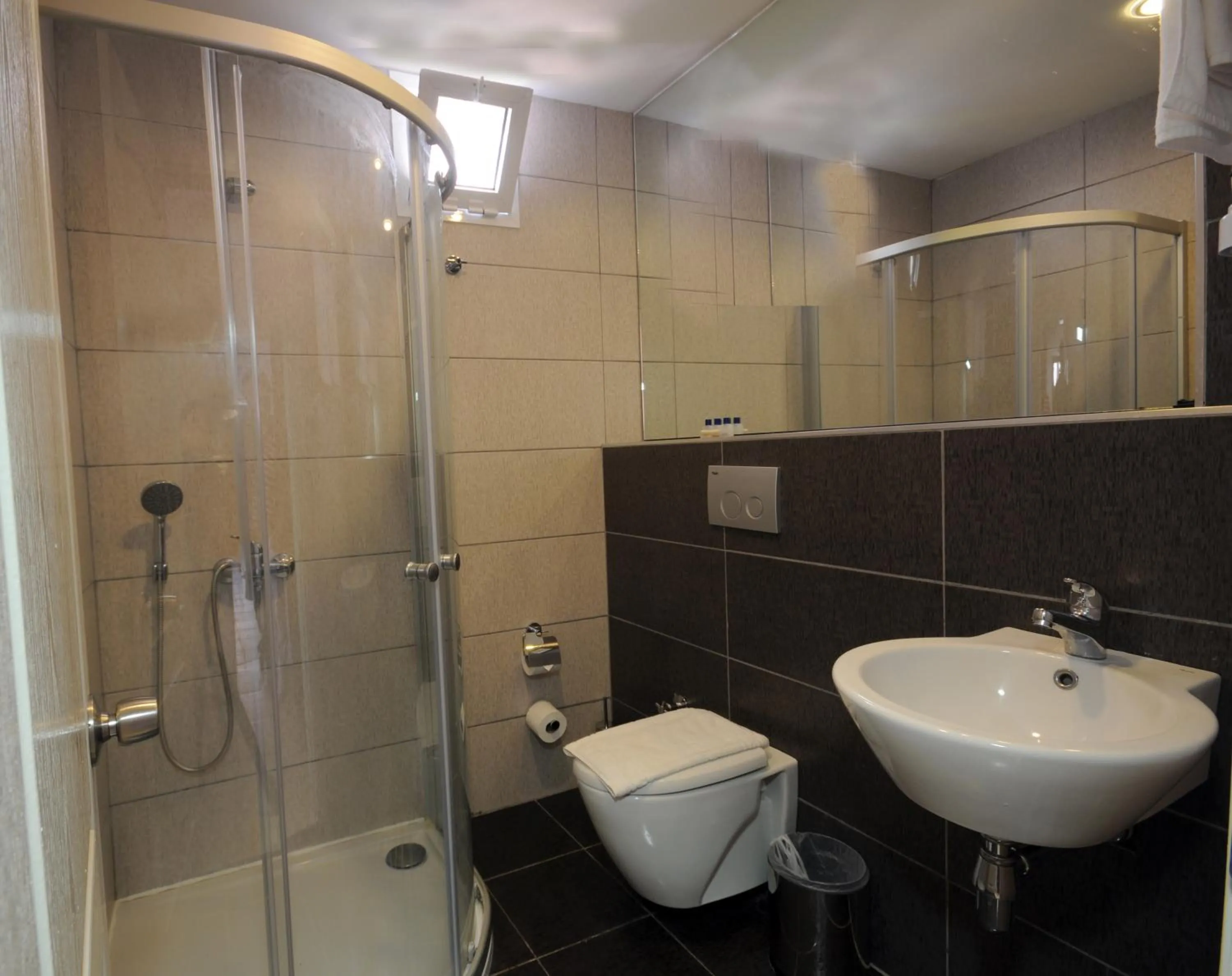 Shower in Sonnen Hotel