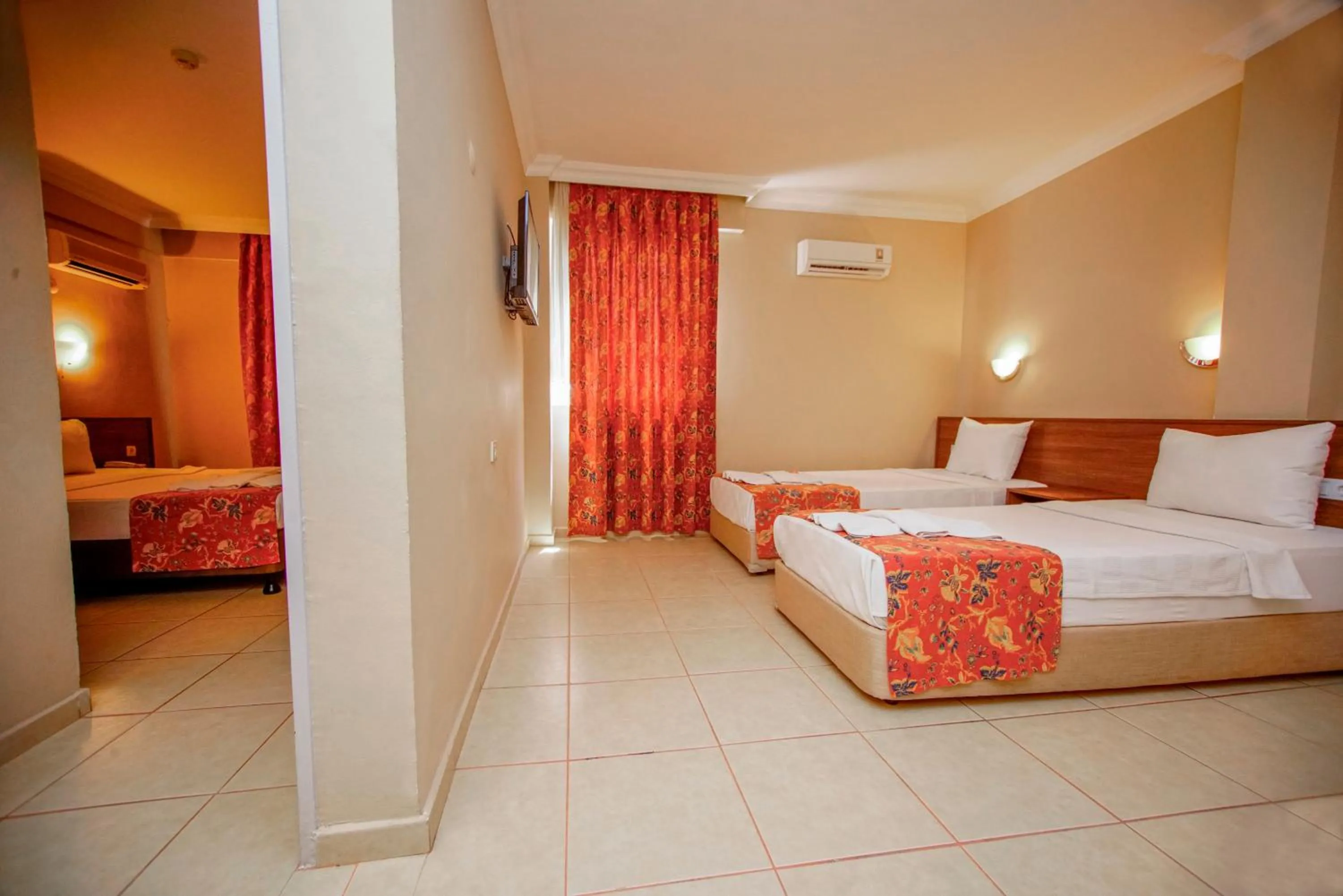 Photo of the whole room, Bed in Sonnen Hotel