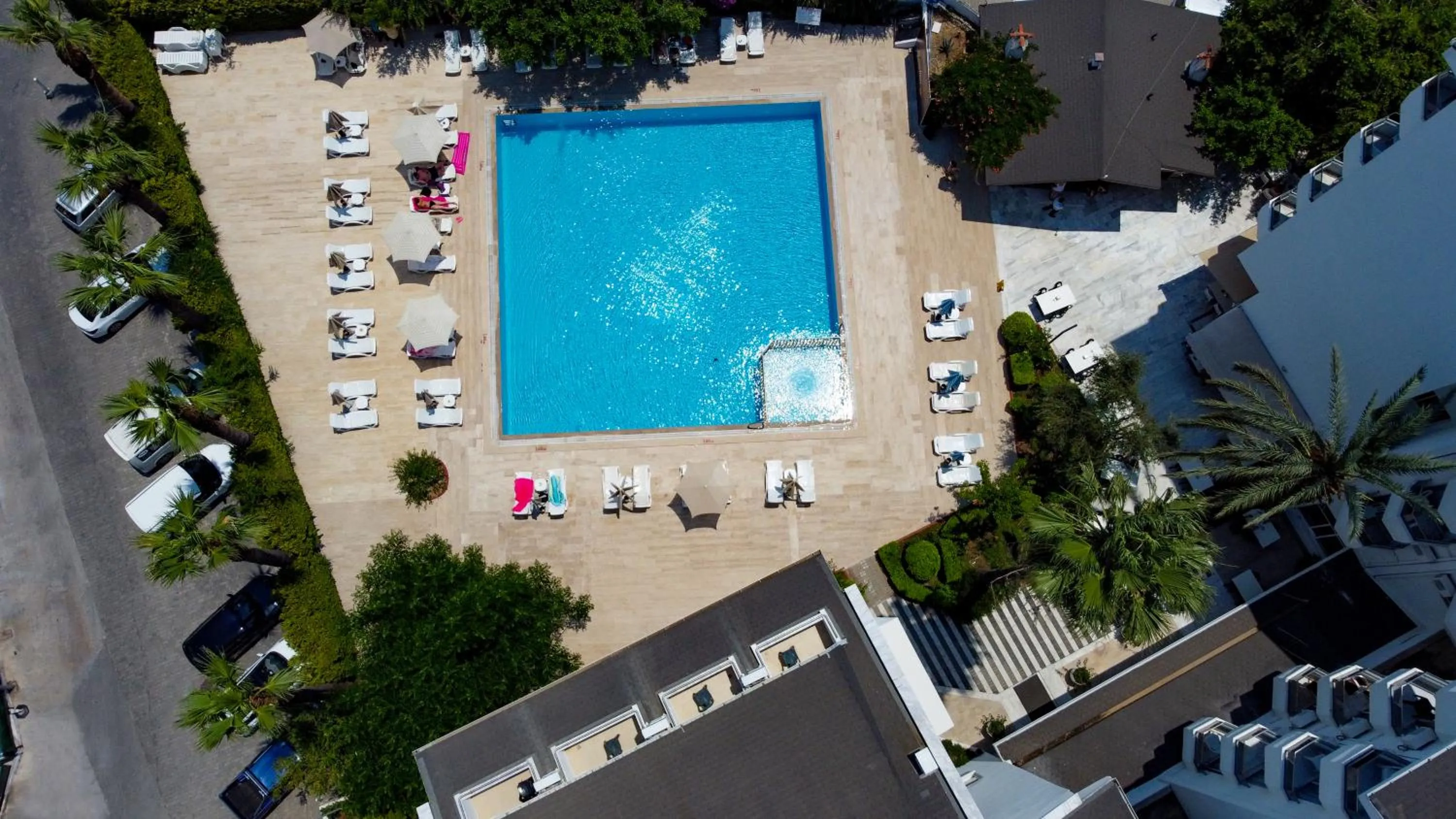 Swimming pool in Sonnen Hotel
