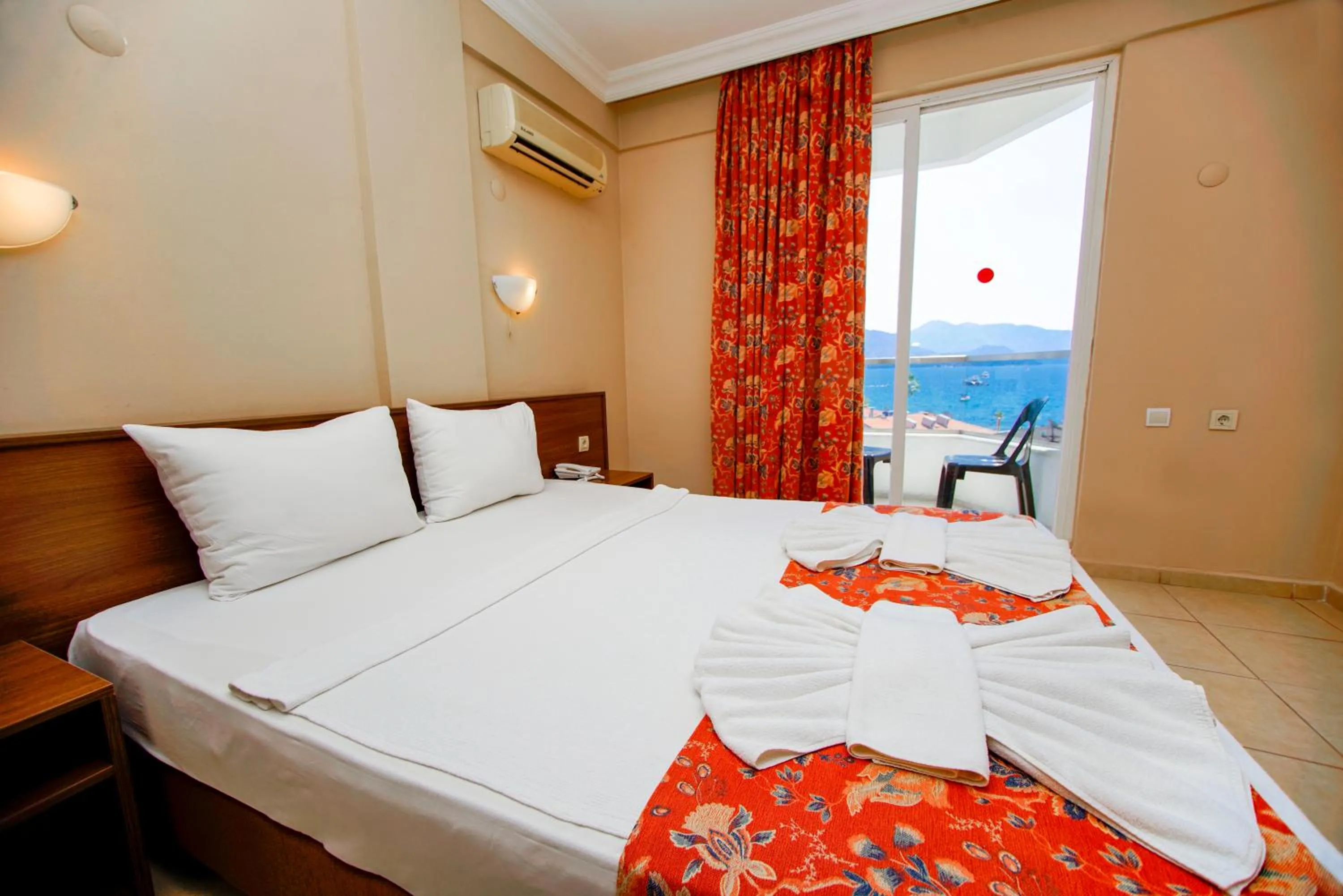 Bedroom, Bed in Sonnen Hotel