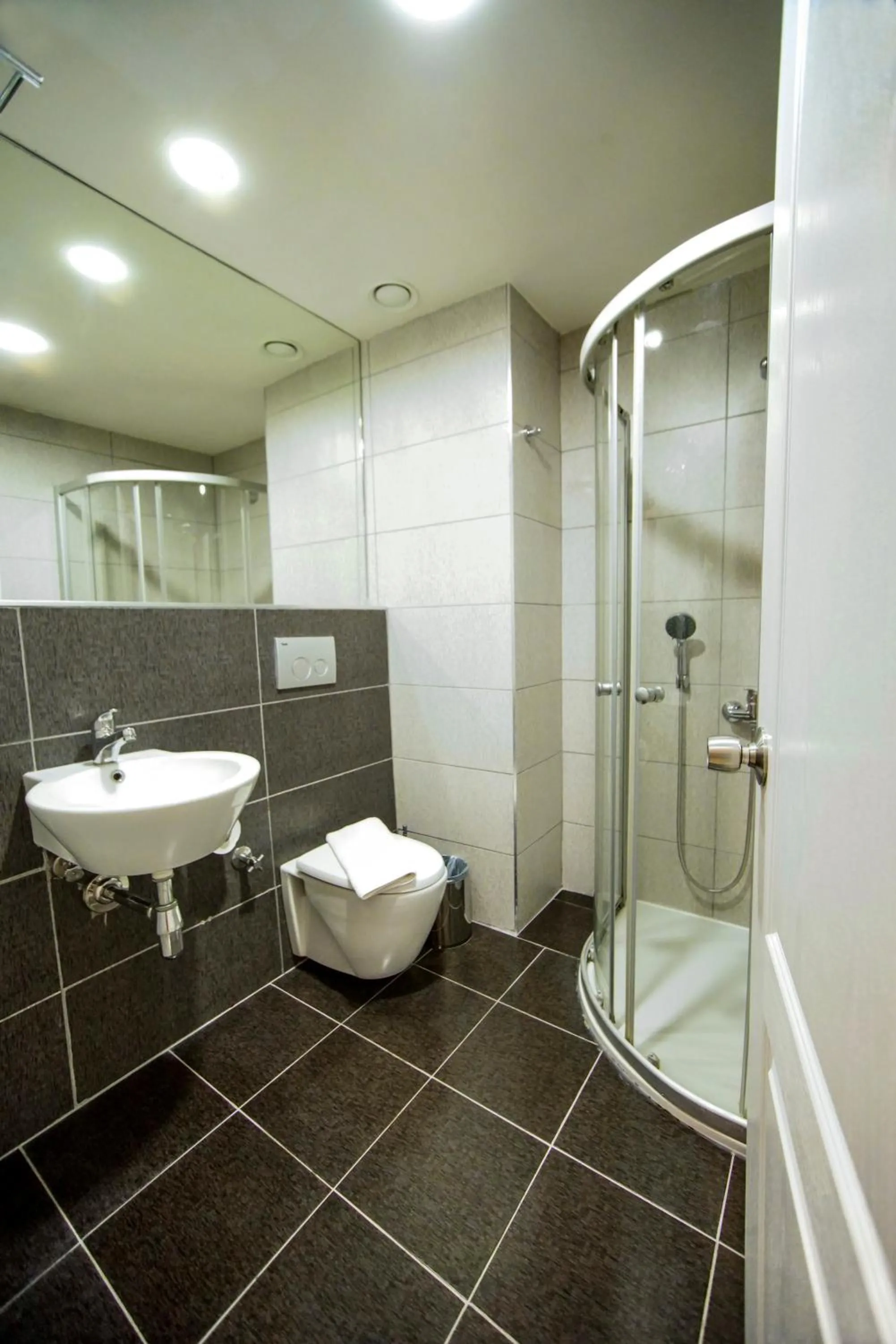 Bathroom in Sonnen Hotel