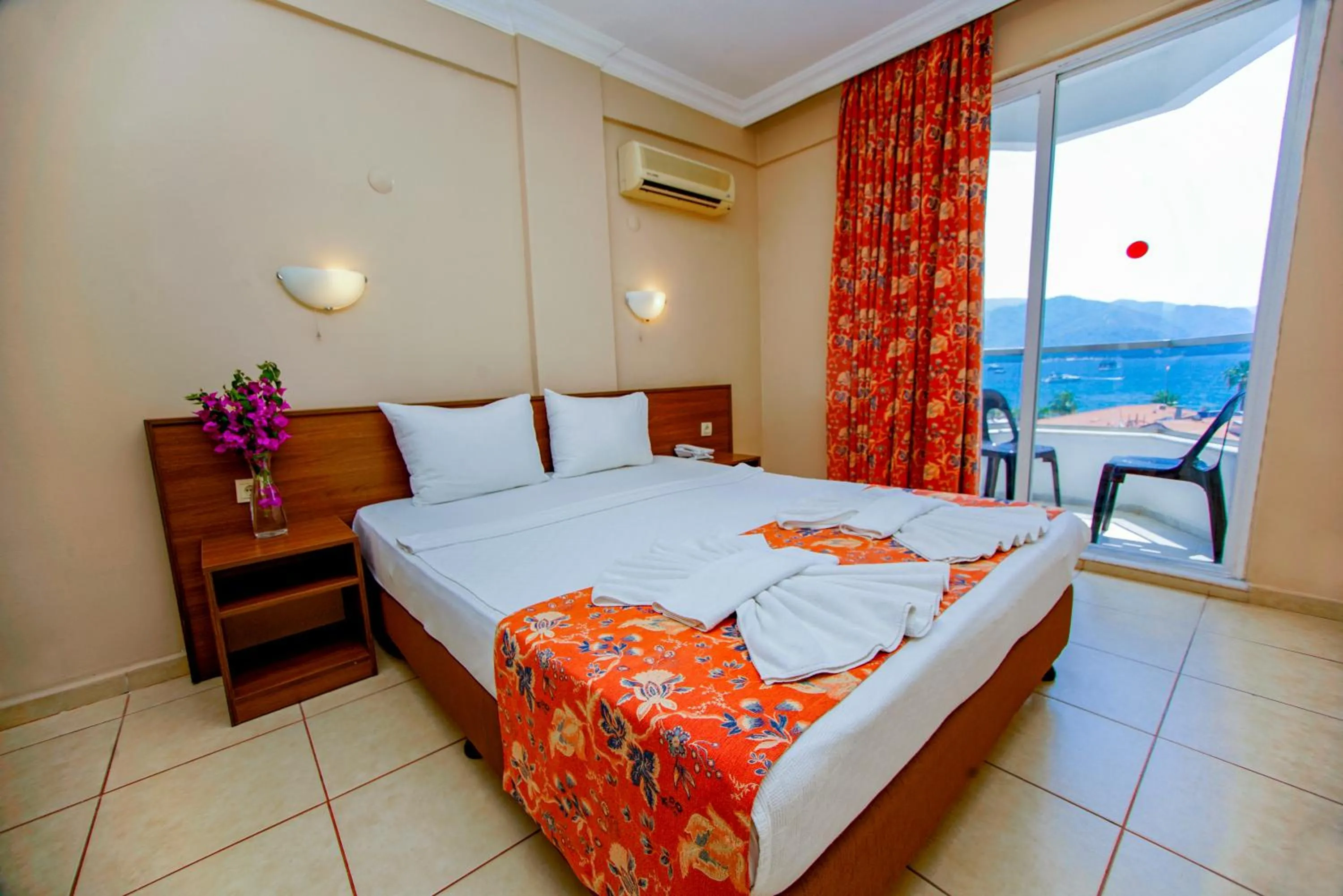 Bedroom, Bed in Sonnen Hotel