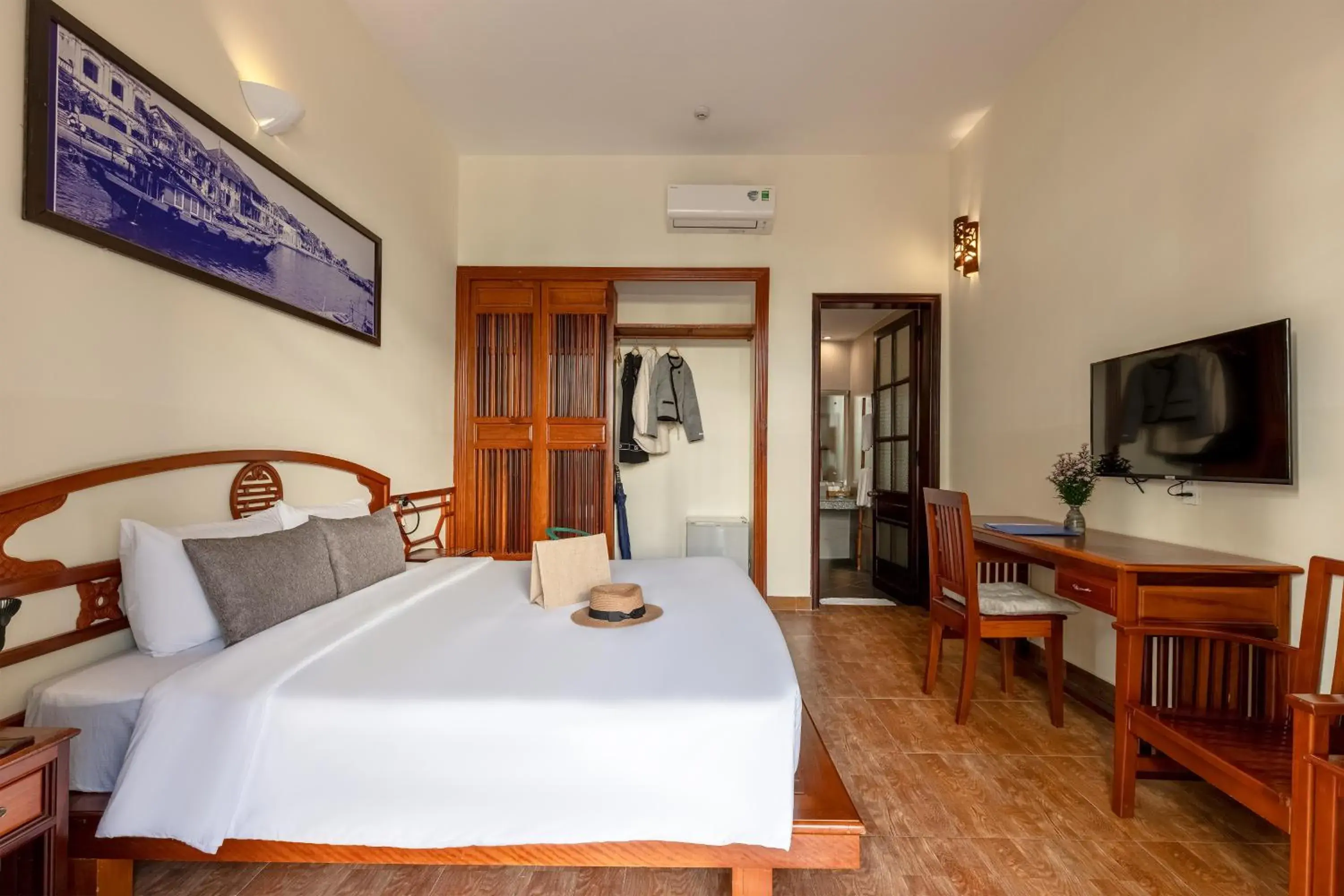 Deluxe Double Room in The Muse House Deluxe Double Room in The Muse House