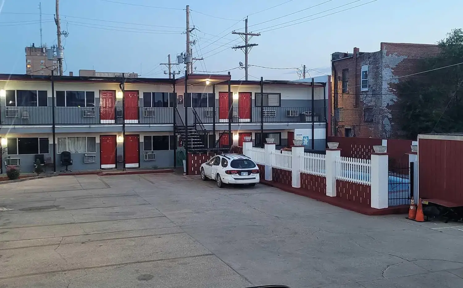 Property building in Sky-Palace Inn & Suites Hutchinson Property building in Sky-Palace Inn & Suites Hutchinson