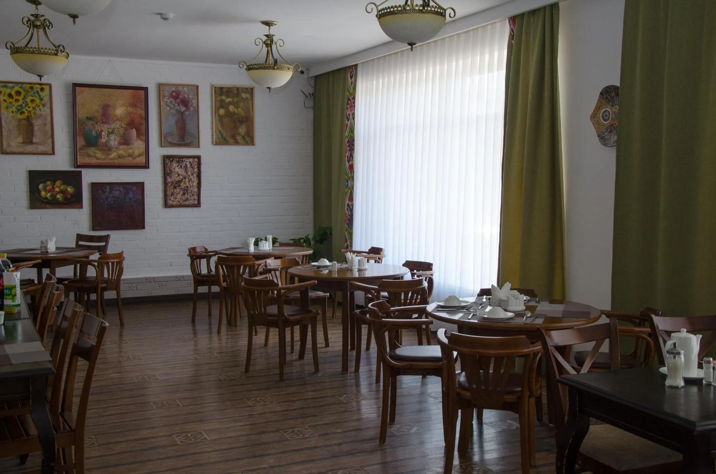 Restaurant/places to eat in Hotel Jipek Joli