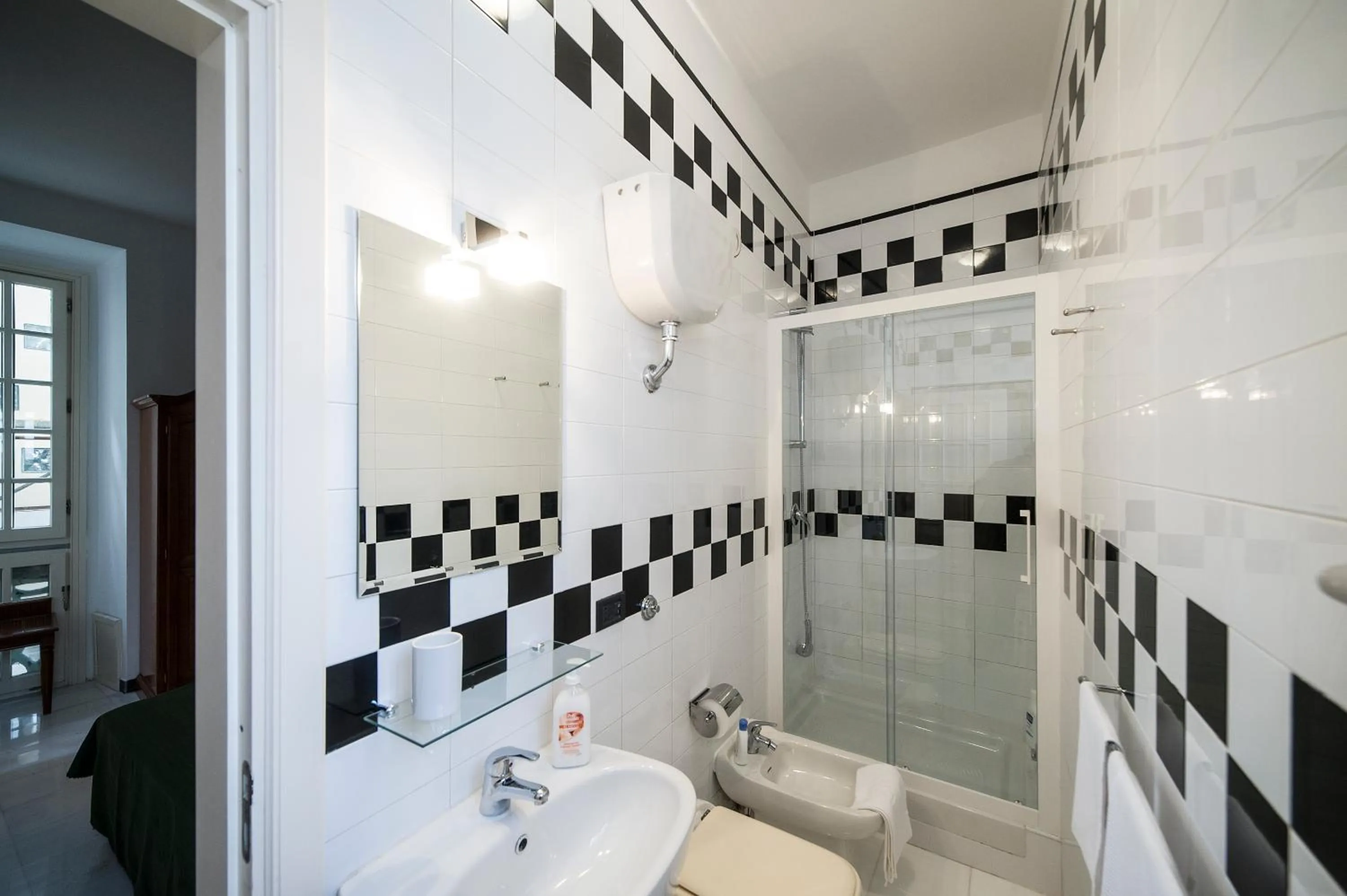 Shower in B&B Porta di Mare