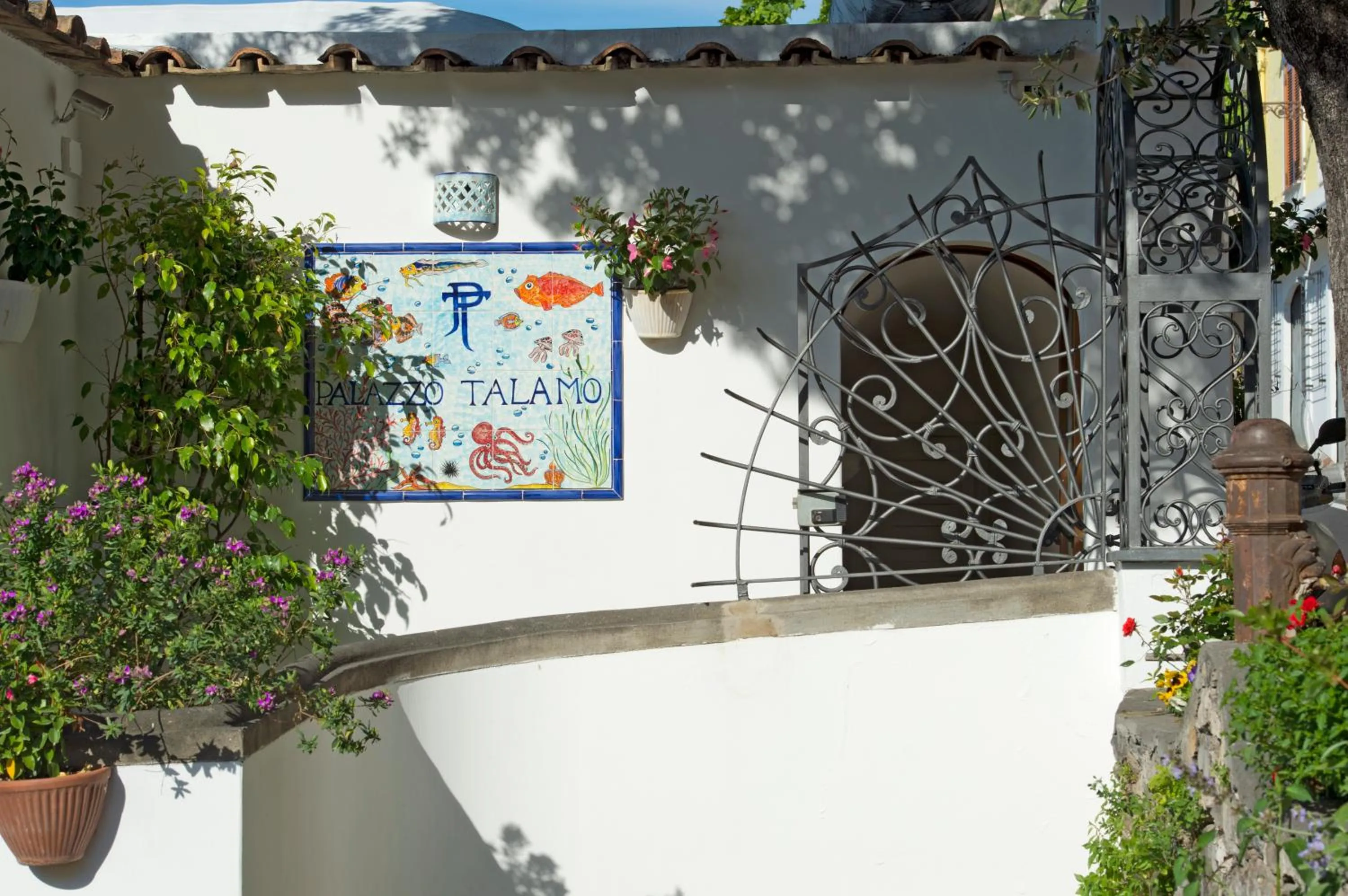 Facade/entrance in Palazzo Talamo