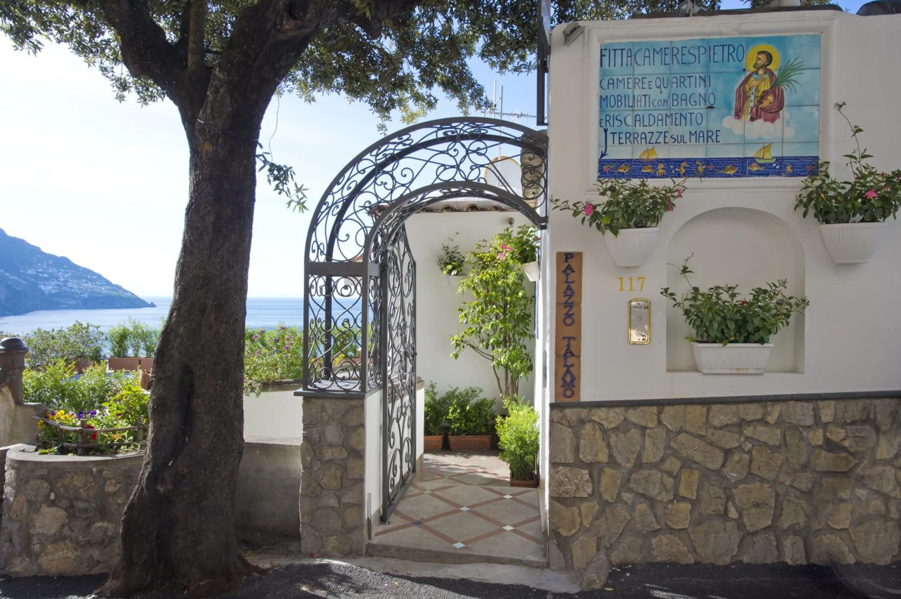 Facade/entrance in Palazzo Talamo