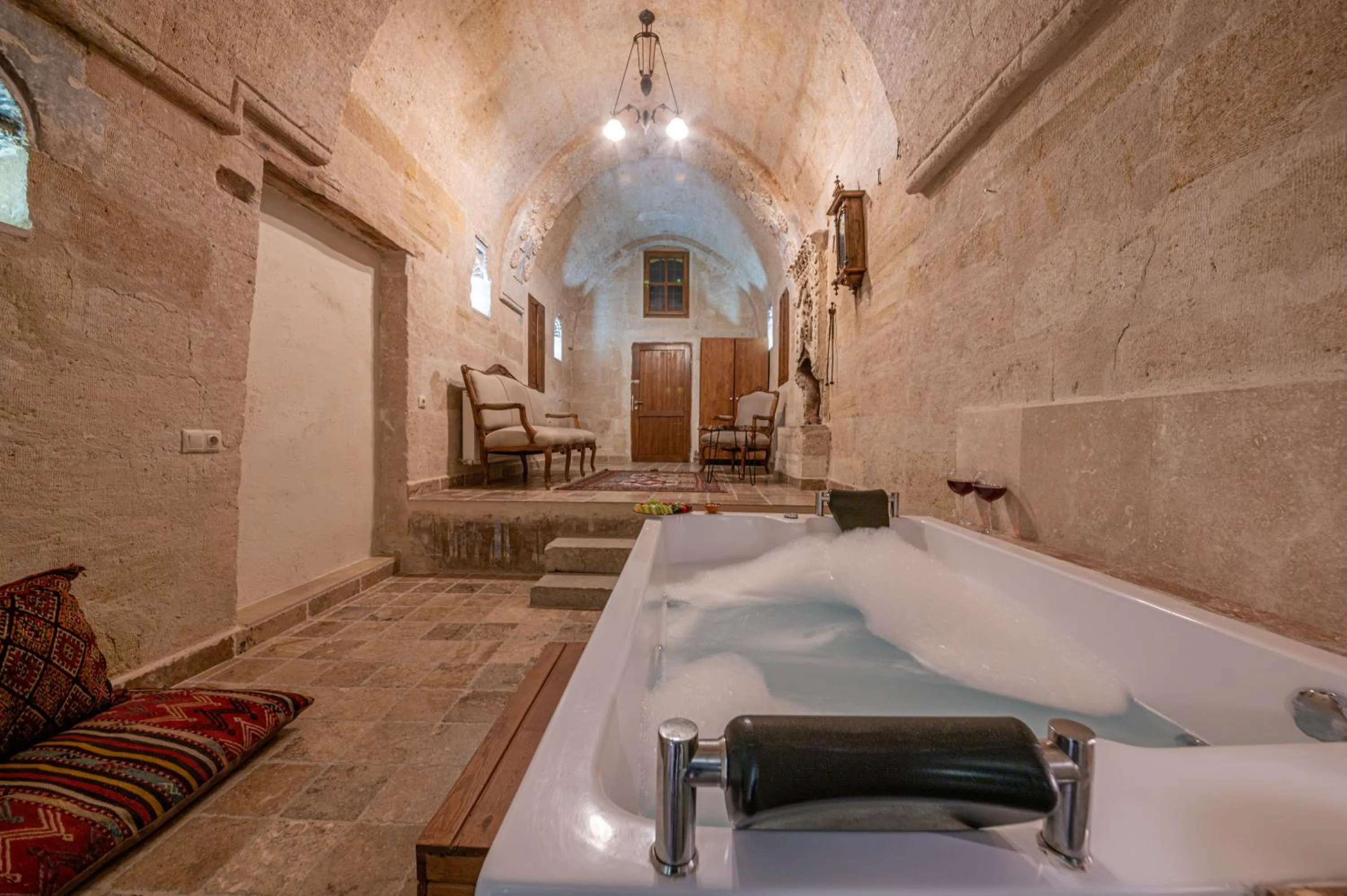 Hot Tub in Kapalos Cave Hotel