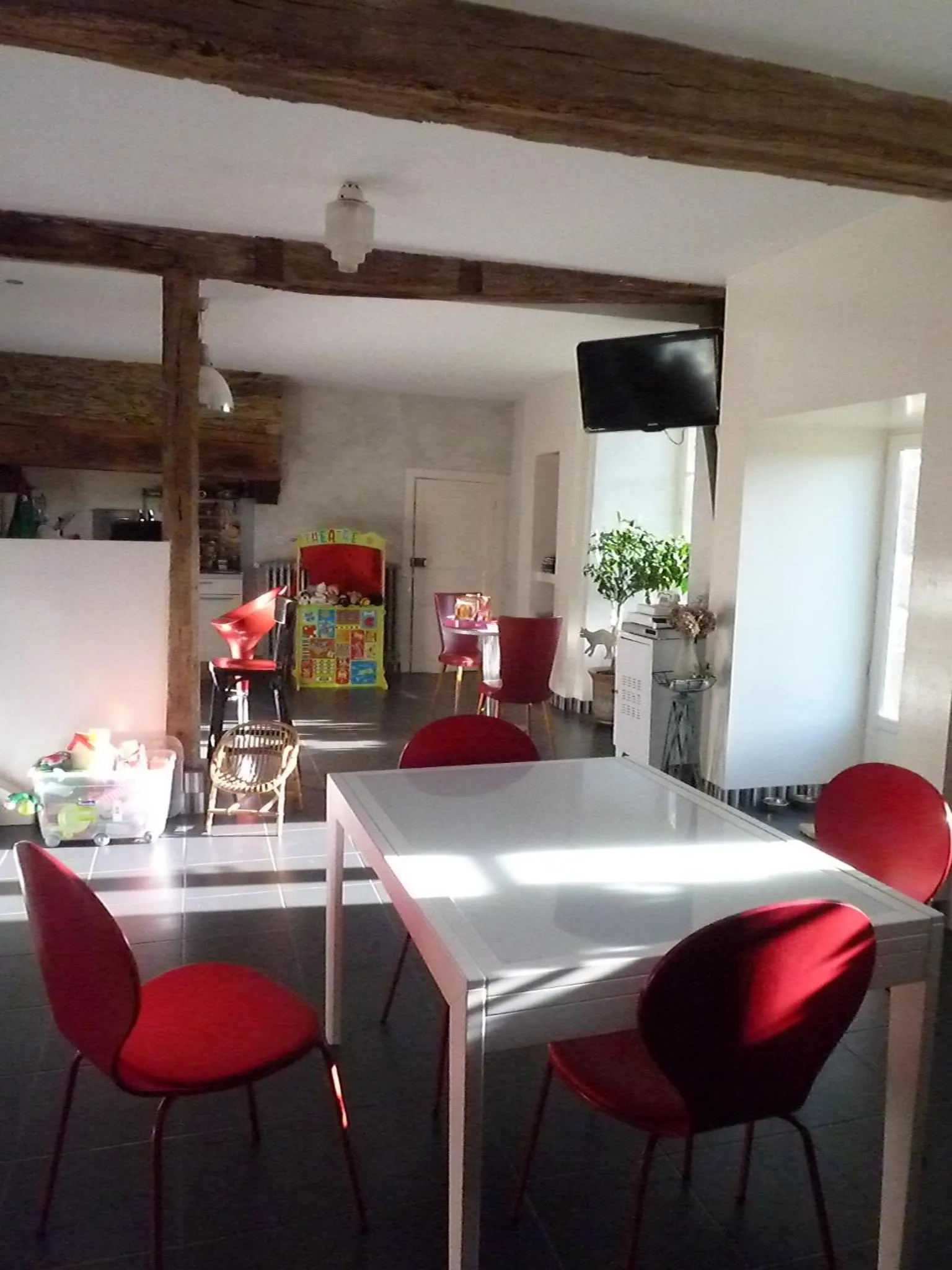 Dining area in B&B L'Atelier du Presbytère