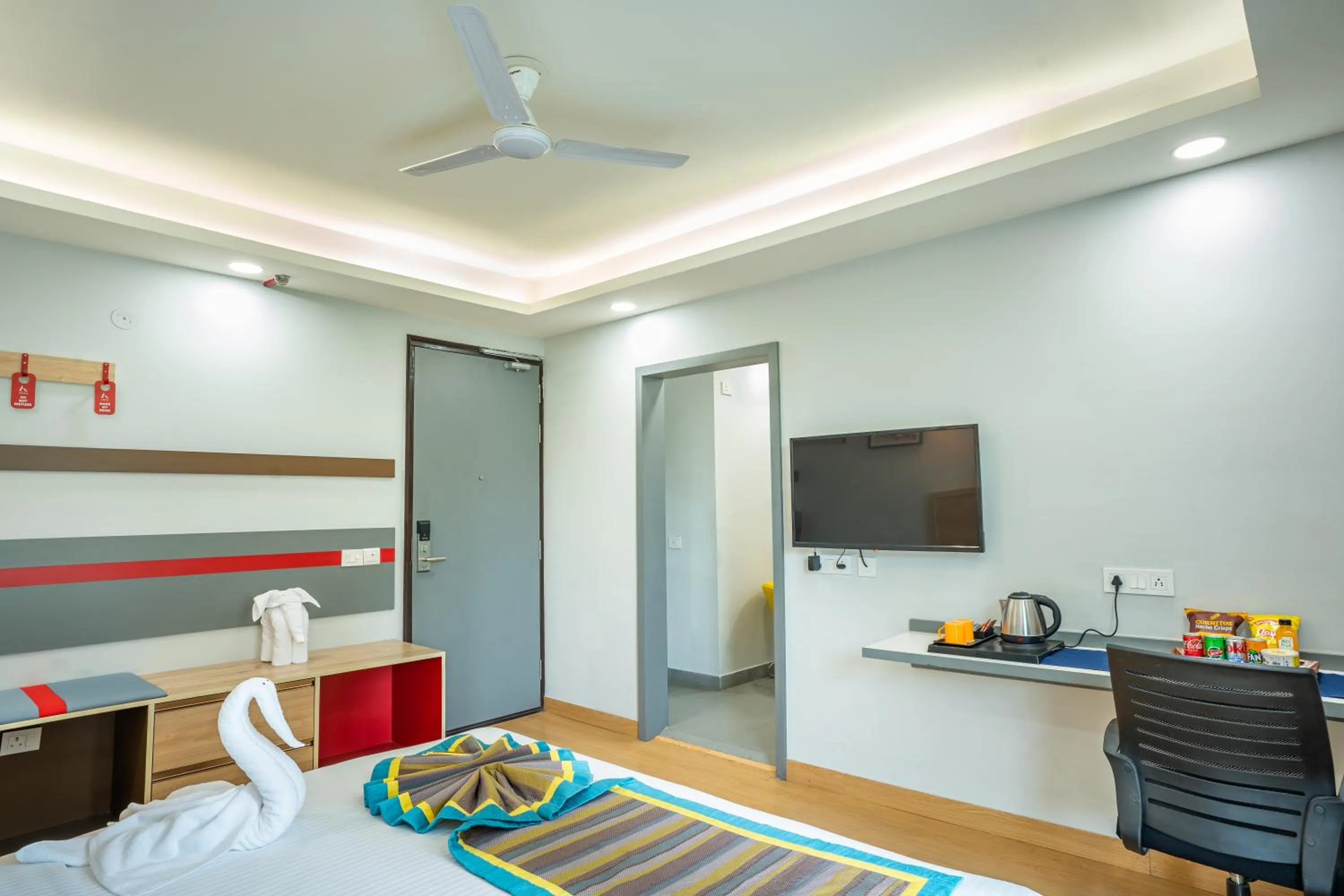 Bed in Inde Hotel Golf Course Extension, Gurgaon