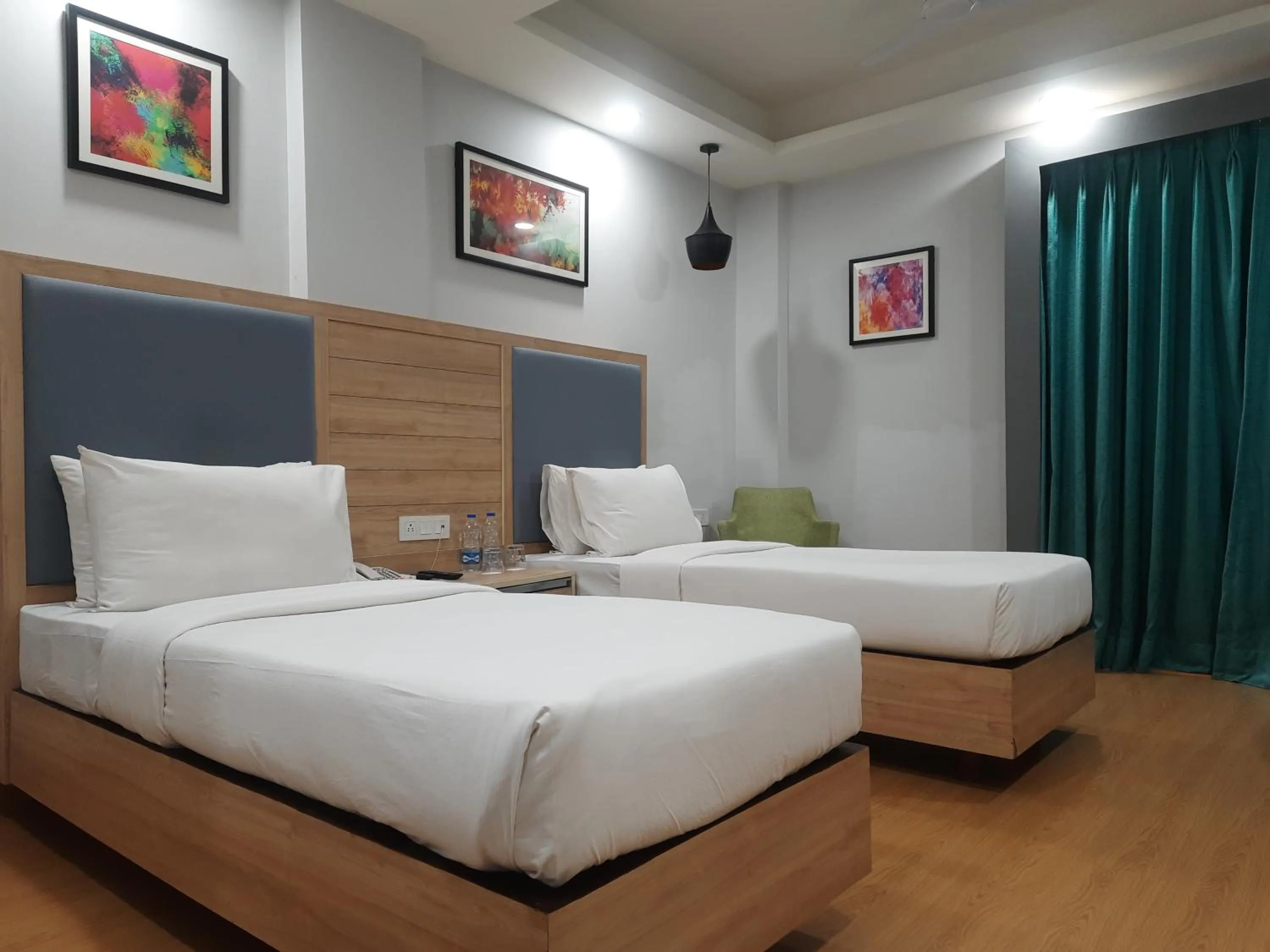 Bed in Inde Hotel Golf Course Extension, Gurgaon