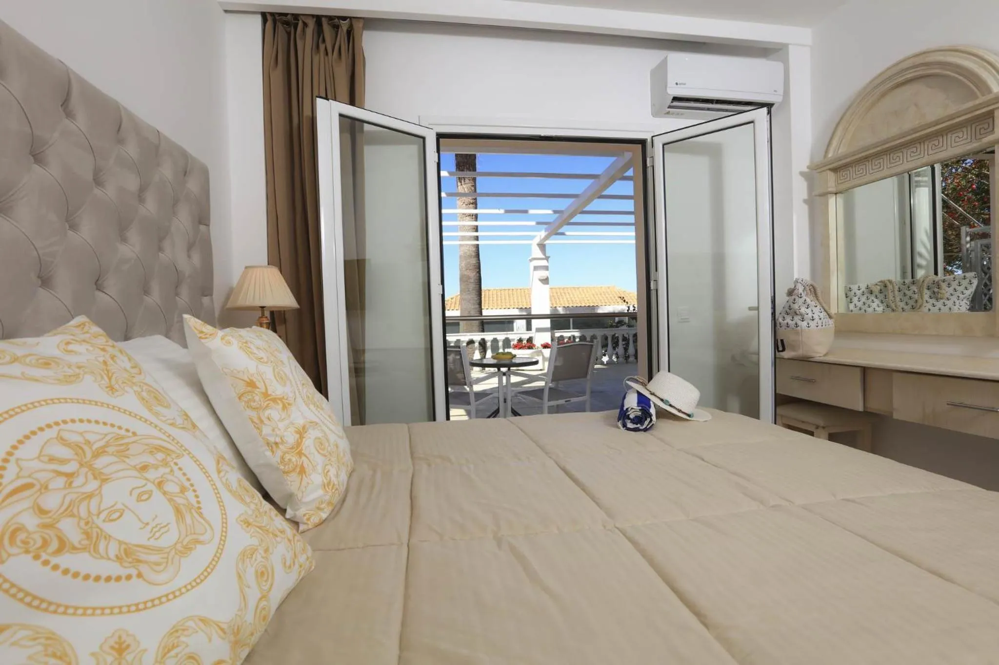 Bed in Cavomarina Beach- Adults Only