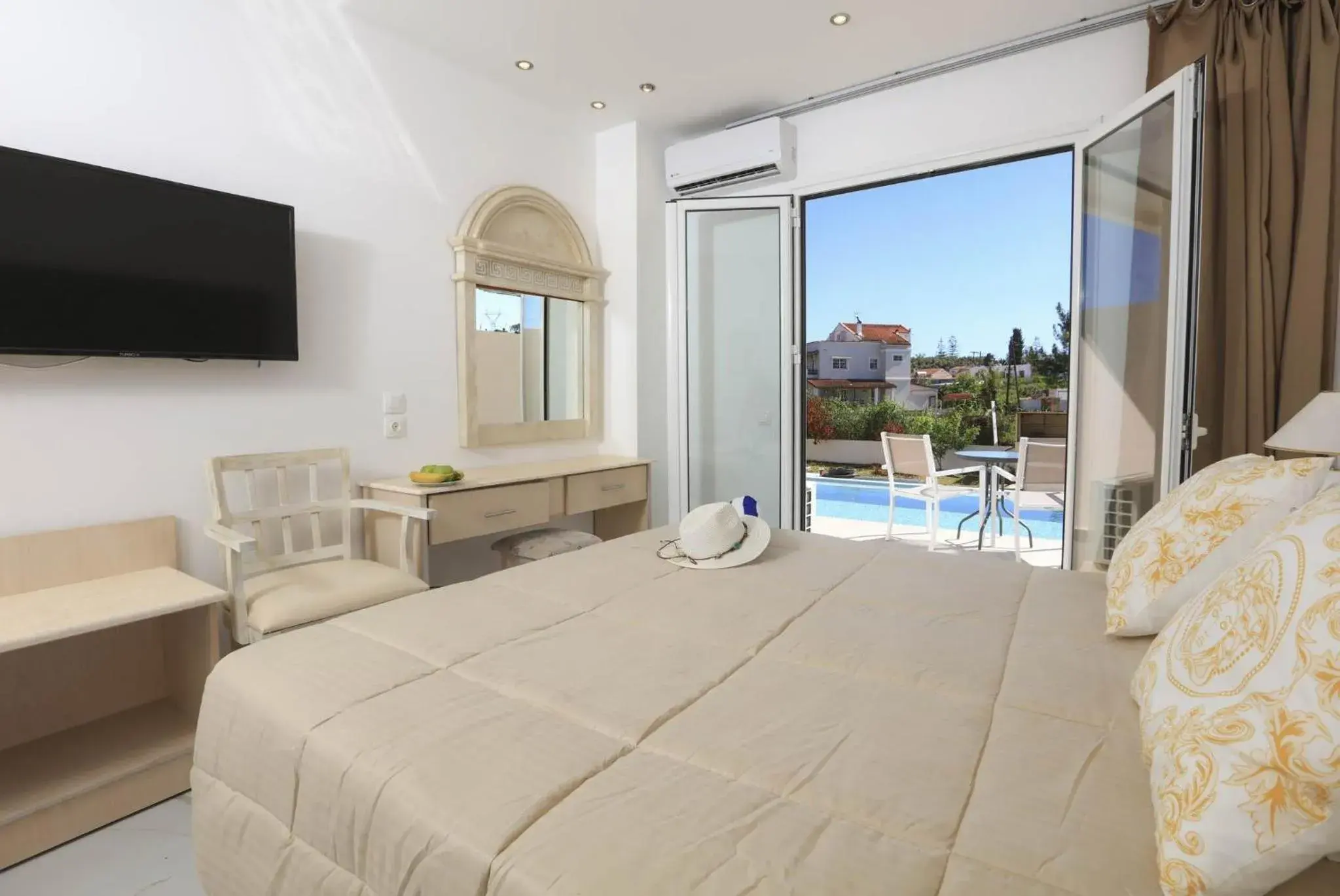 Superior Double Swim Up Room in Cavomarina Beach- Adults Only Superior Double Swim Up Room in Cavomarina Beach- Adults Only