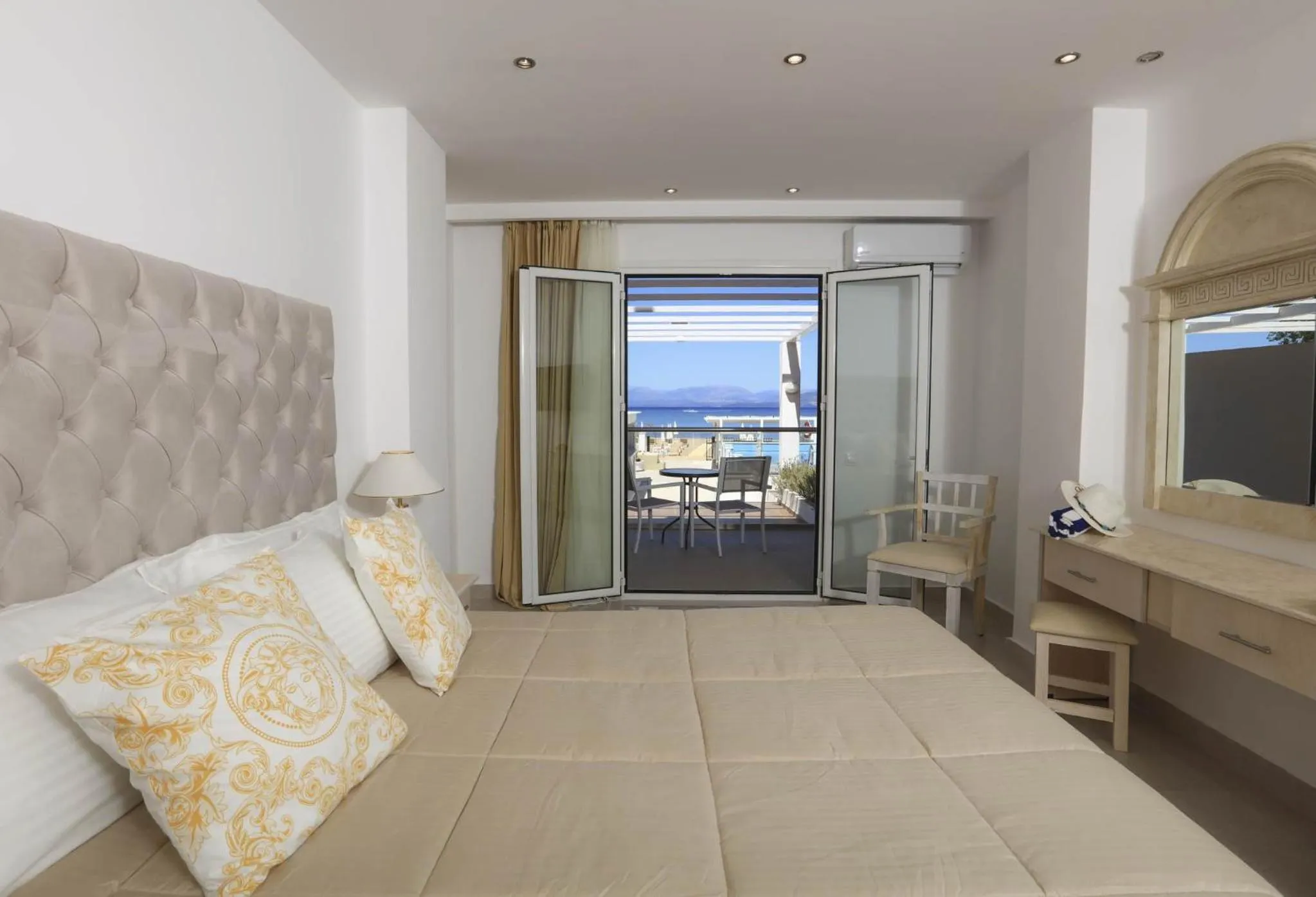 Bed in Cavomarina Beach- Adults Only