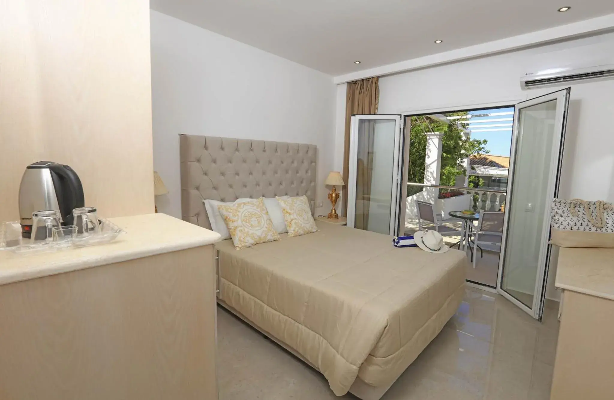 Bed in Cavomarina Beach- Adults Only Bed in Cavomarina Beach- Adults Only