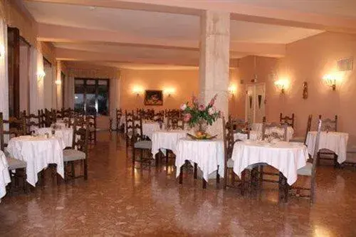 Restaurant/Places to Eat in Hotel Mediterran