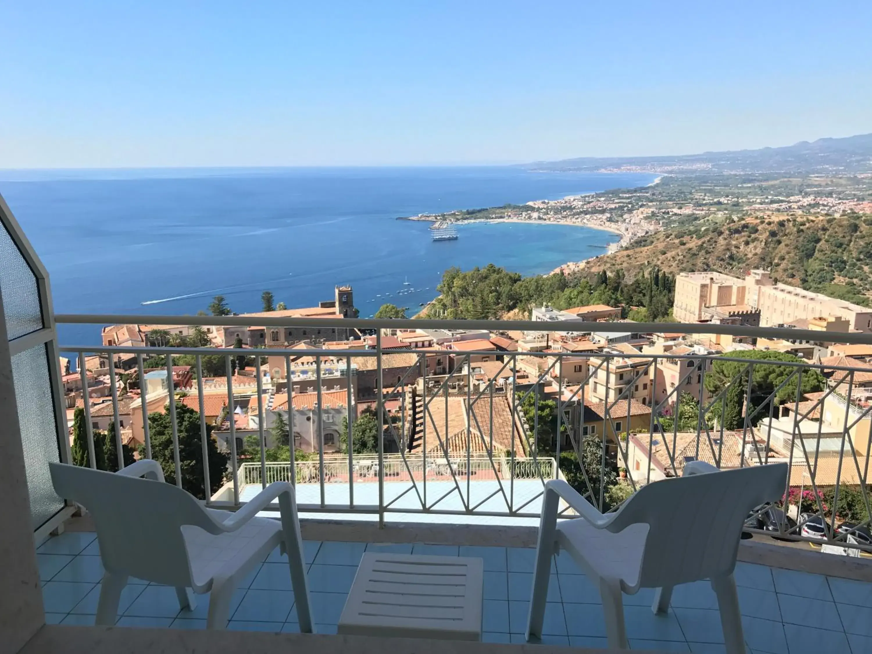 Balcony/Terrace, Pool View in Hotel Mediterran