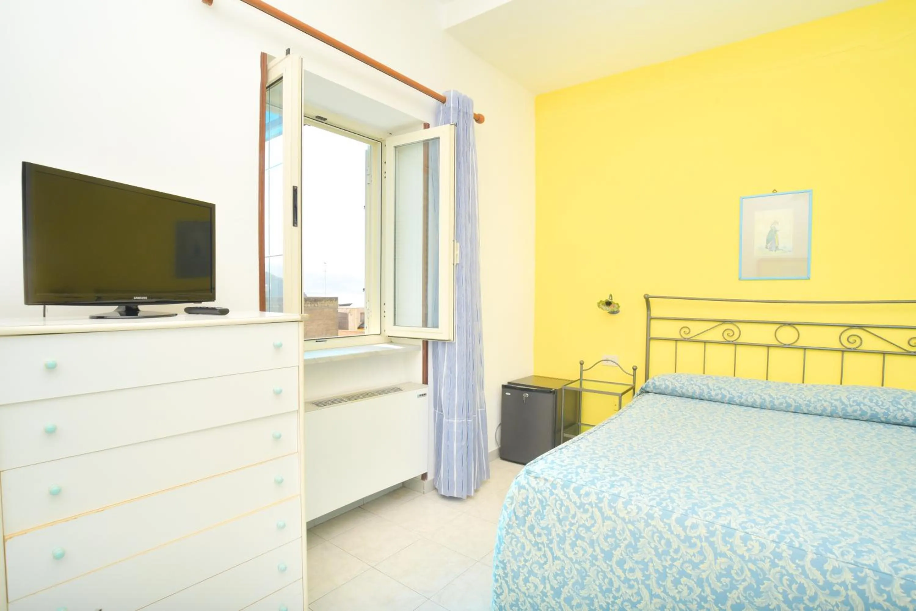 Photo of the whole room, Bed in Hotel Celeste