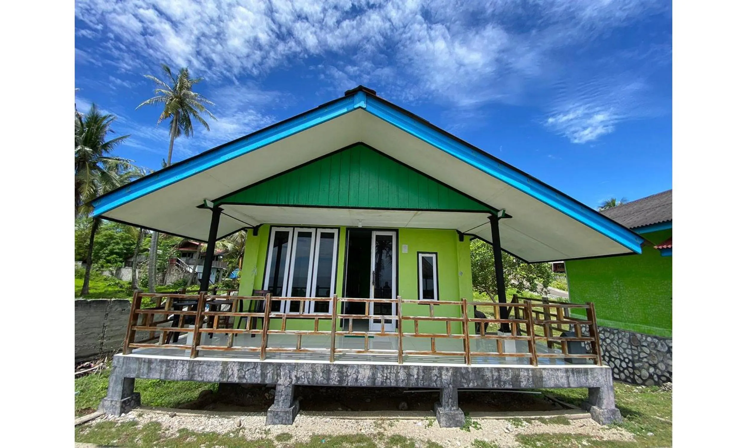 Facade/entrance in RedDoorz Syariah near Ujong Kareung Beach Sabang