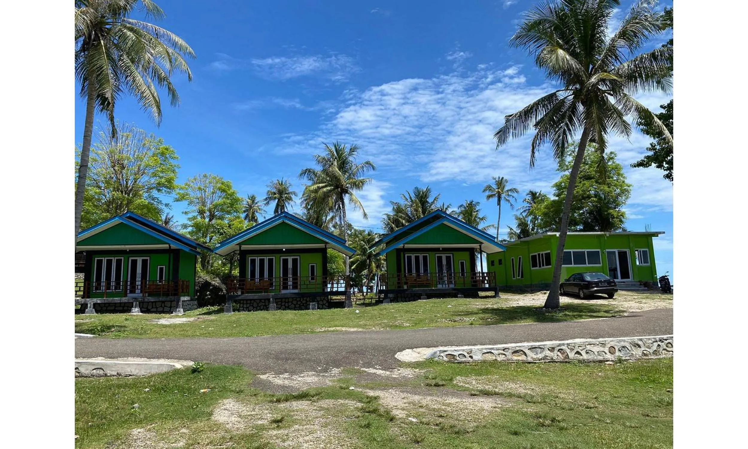 Facade/entrance in RedDoorz Syariah near Ujong Kareung Beach Sabang