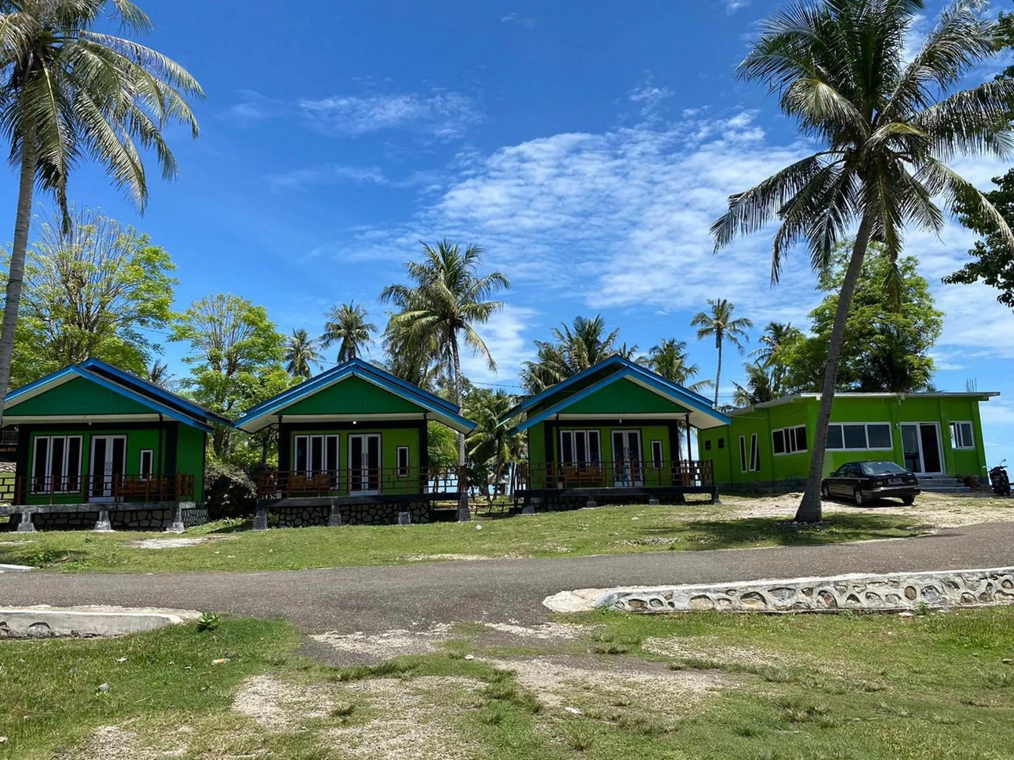Facade/entrance in RedDoorz Syariah near Ujong Kareung Beach Sabang