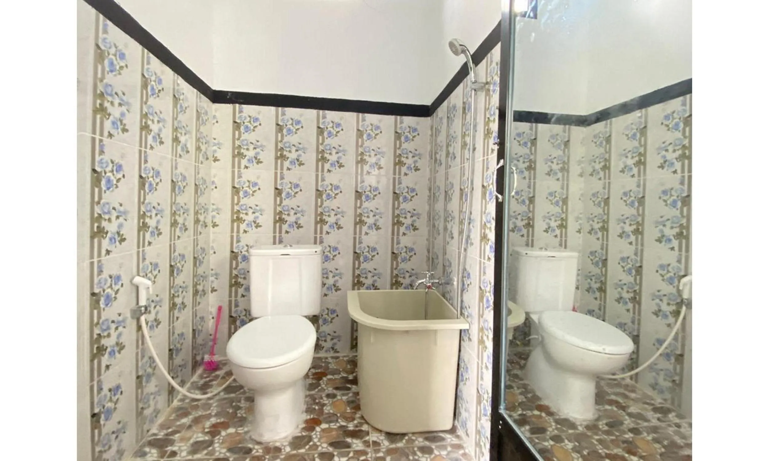 Bathroom in RedDoorz Syariah near Ujong Kareung Beach Sabang