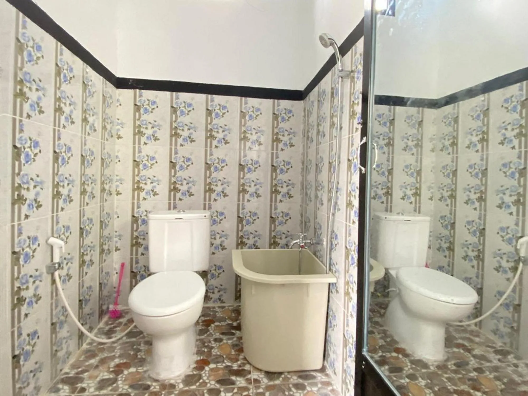 Bathroom in RedDoorz Syariah near Ujong Kareung Beach Sabang