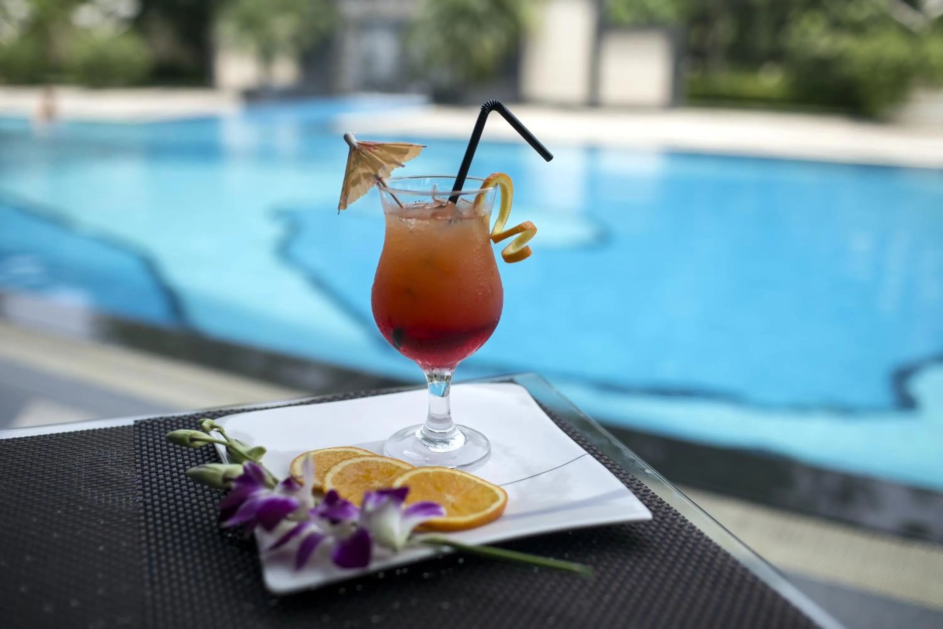 Food and drinks in The Lalit Chandigarh