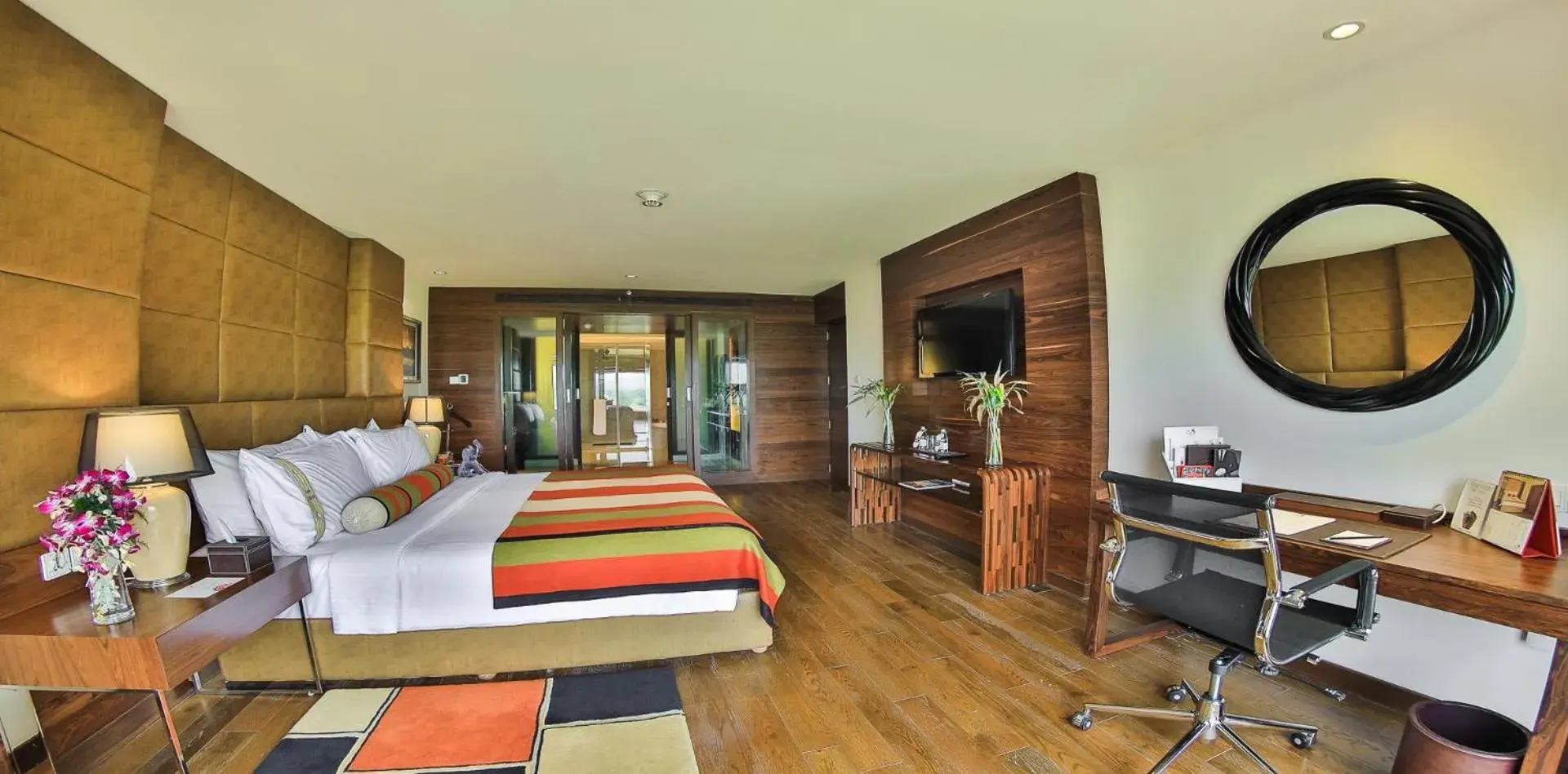 Photo of the whole room, Bed in The Lalit Chandigarh Photo of the whole room, Bed in The Lalit Chandigarh