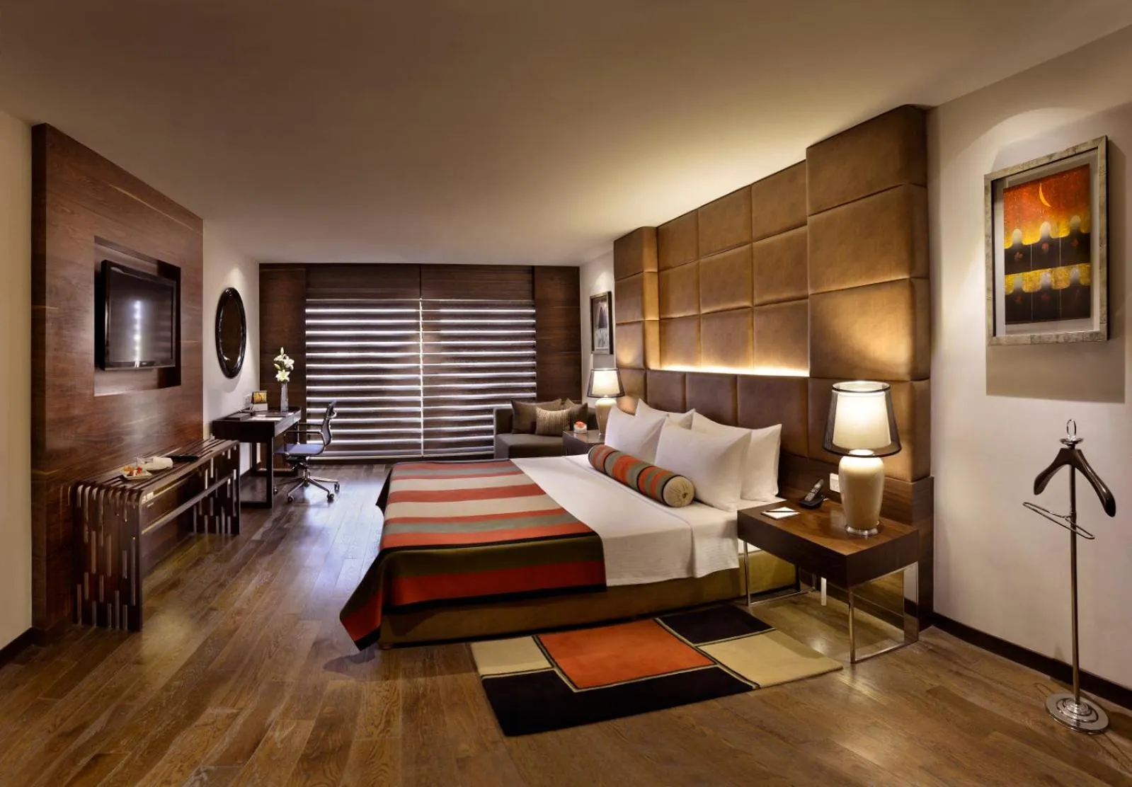 Bed in The Lalit Chandigarh