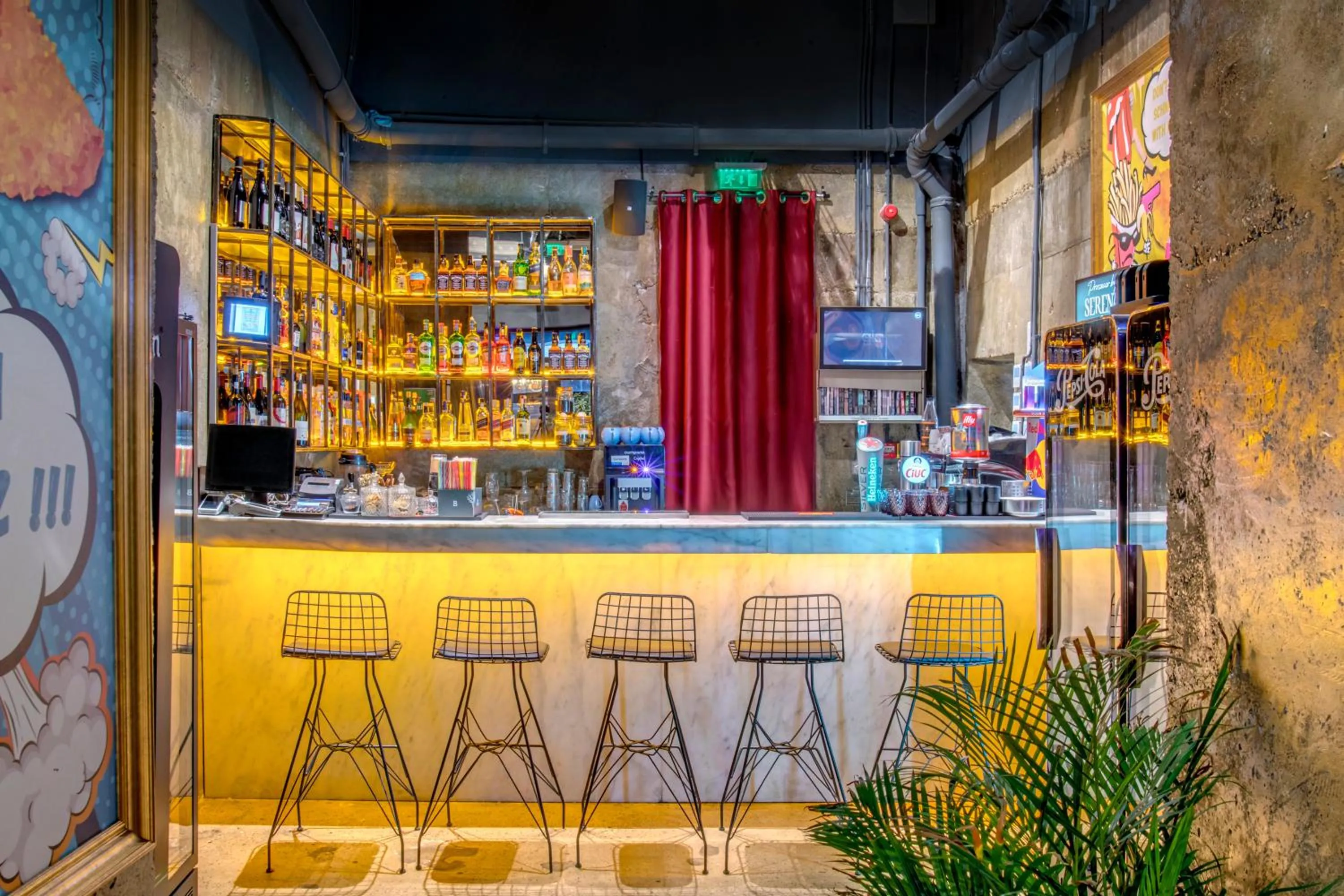 Restaurant/places to eat in Hotel Forty One