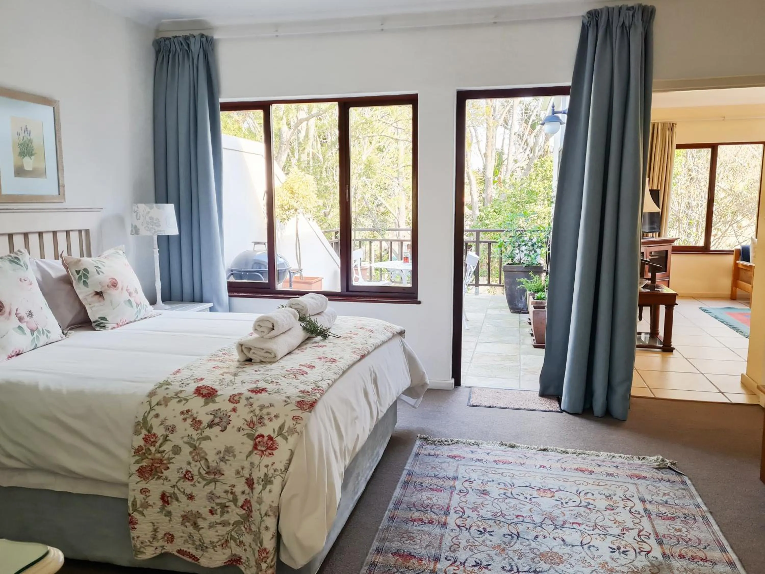 Bedroom, Bed in Cherry Berry Guest House