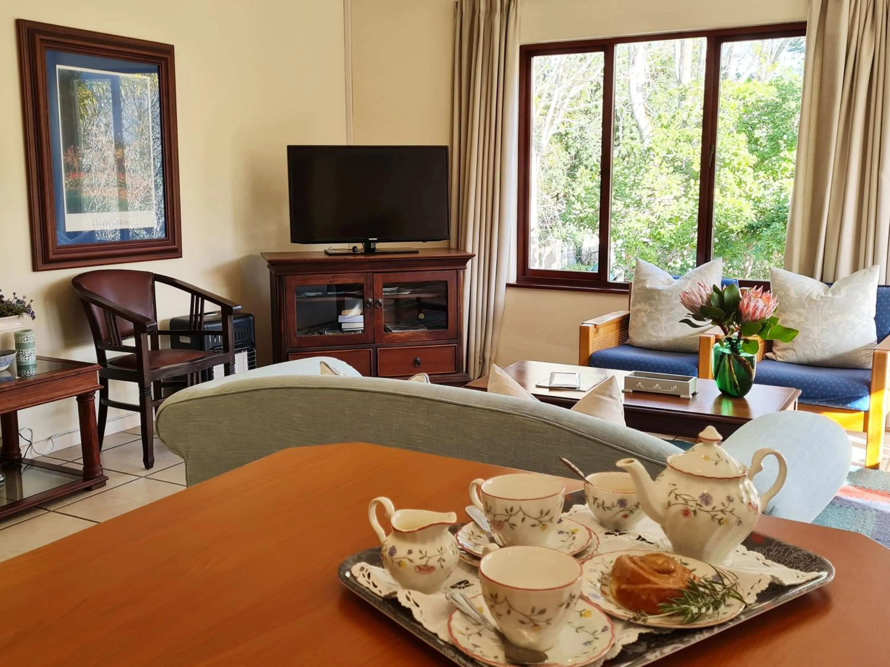 TV and multimedia in Cherry Berry Guest House