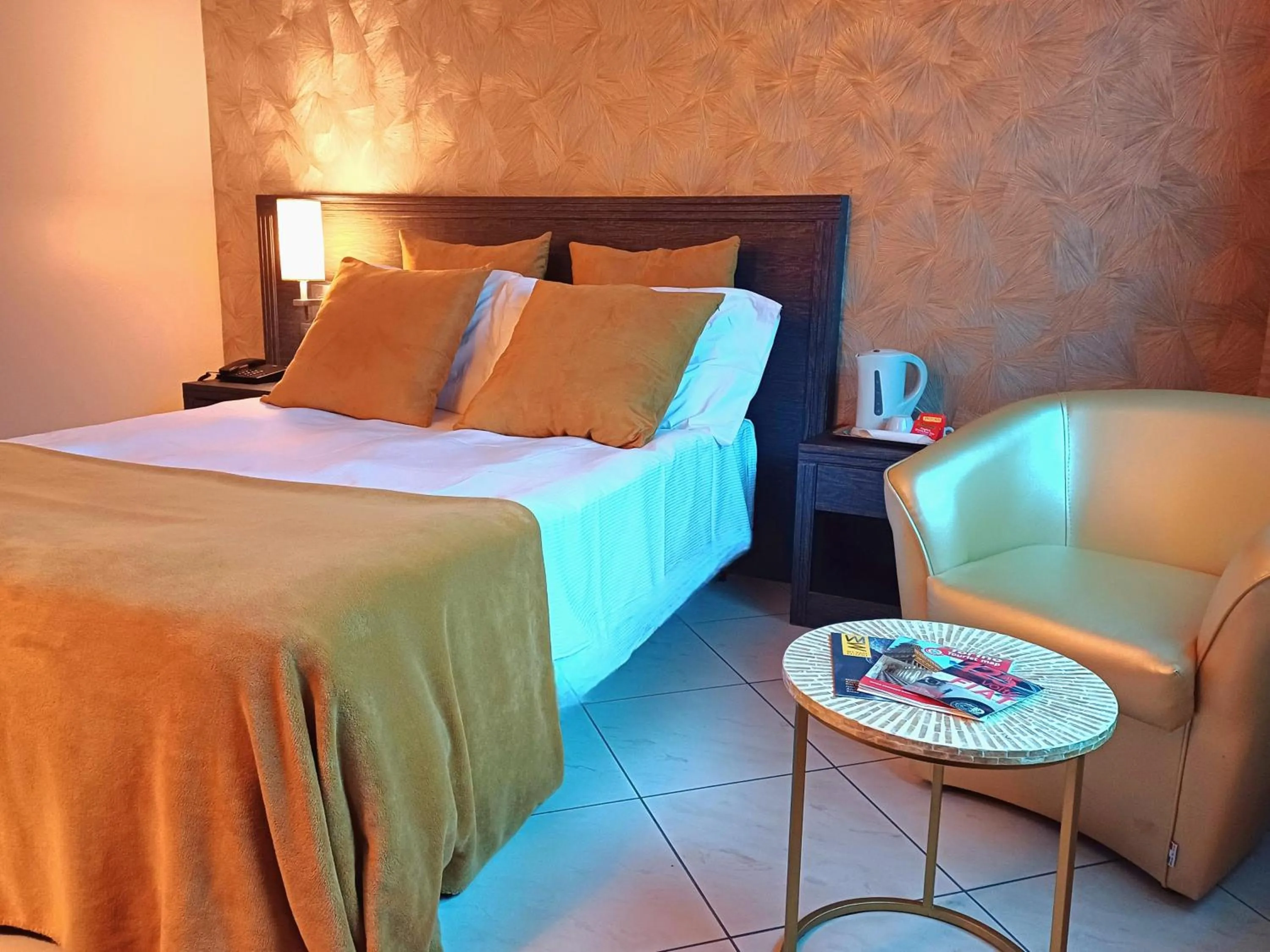 Photo of the whole room, Bed in Hotel Parisi