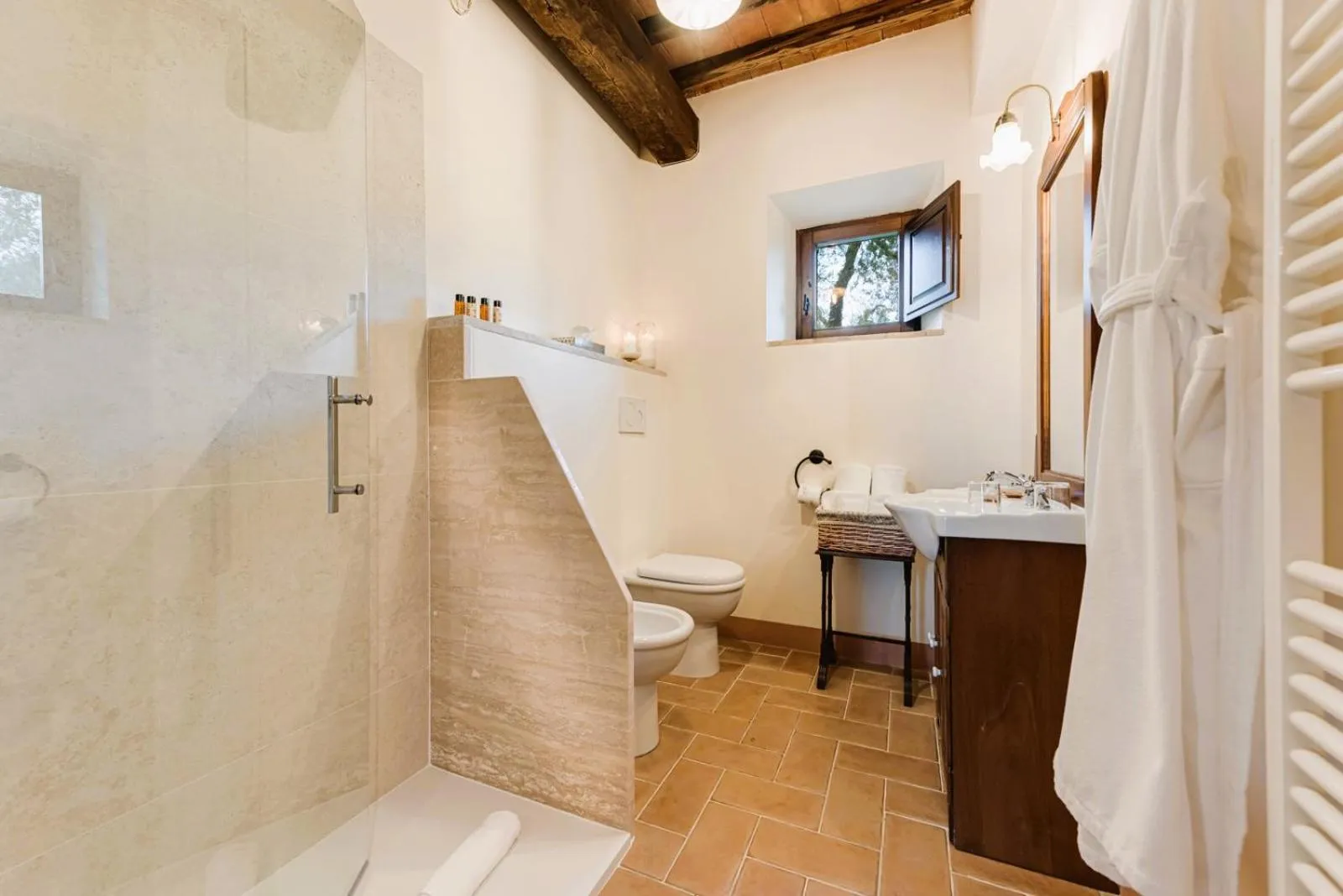 Shower in Castel Brunello