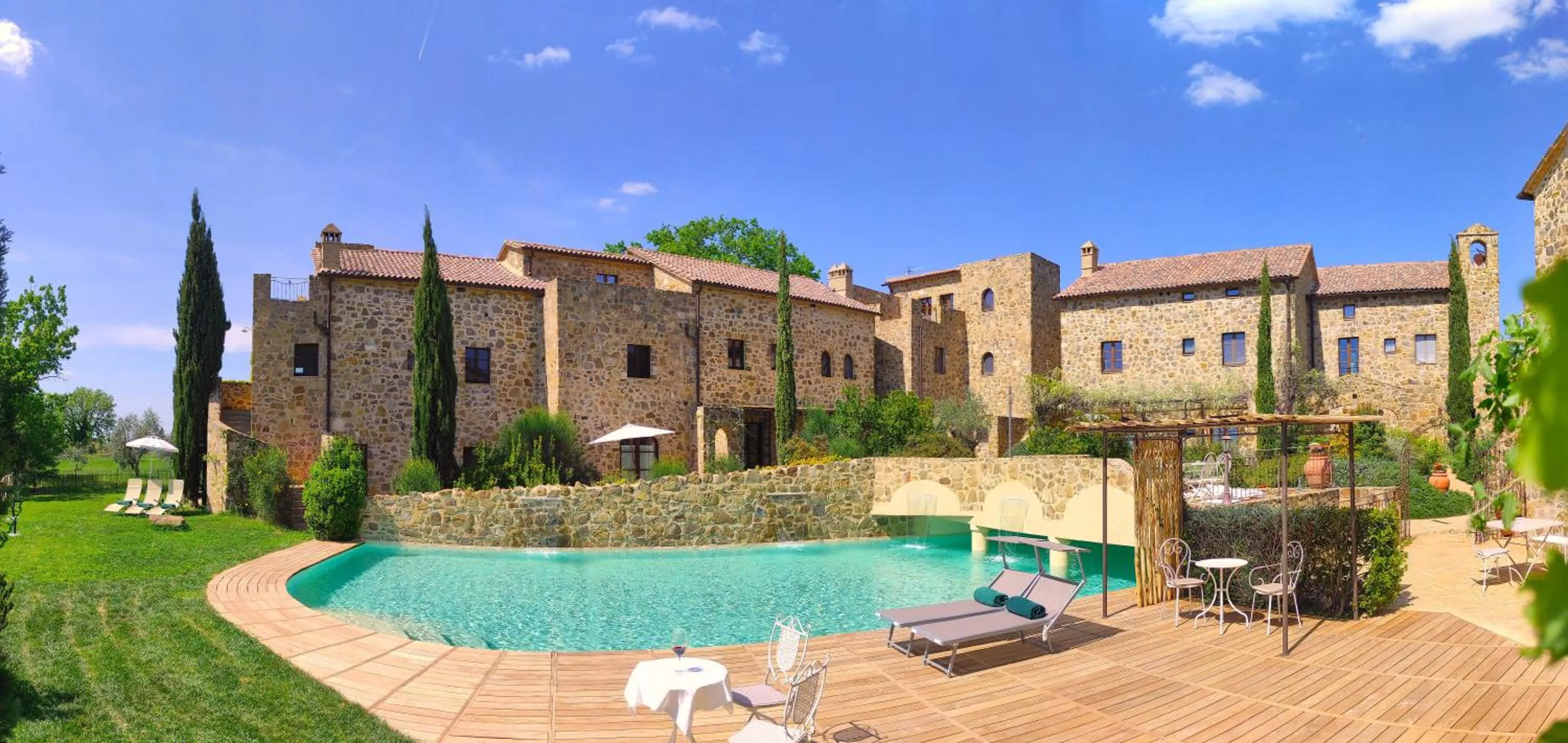 Property building in Castel Brunello