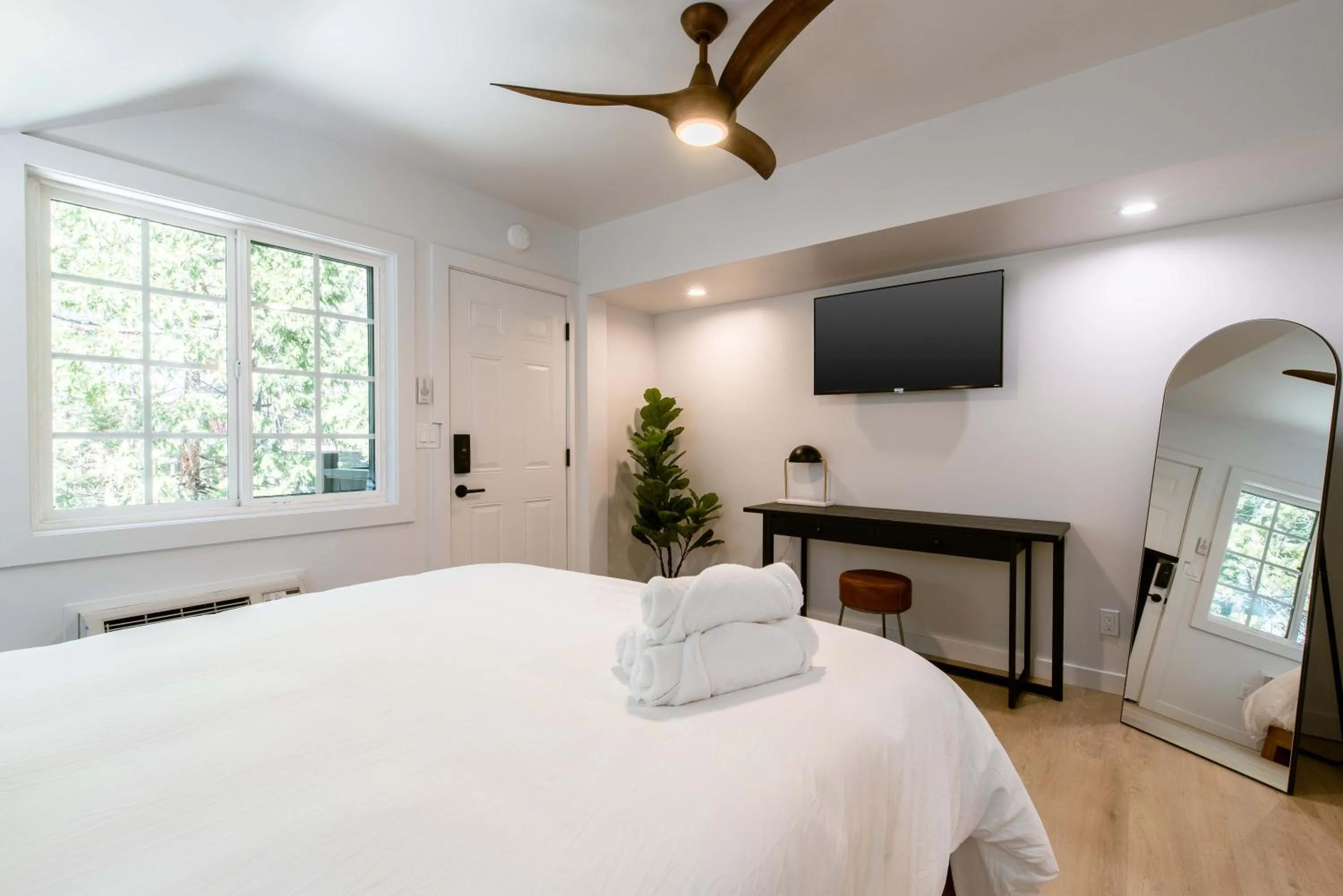 TV and multimedia, Bed in The Kingsley Hotel