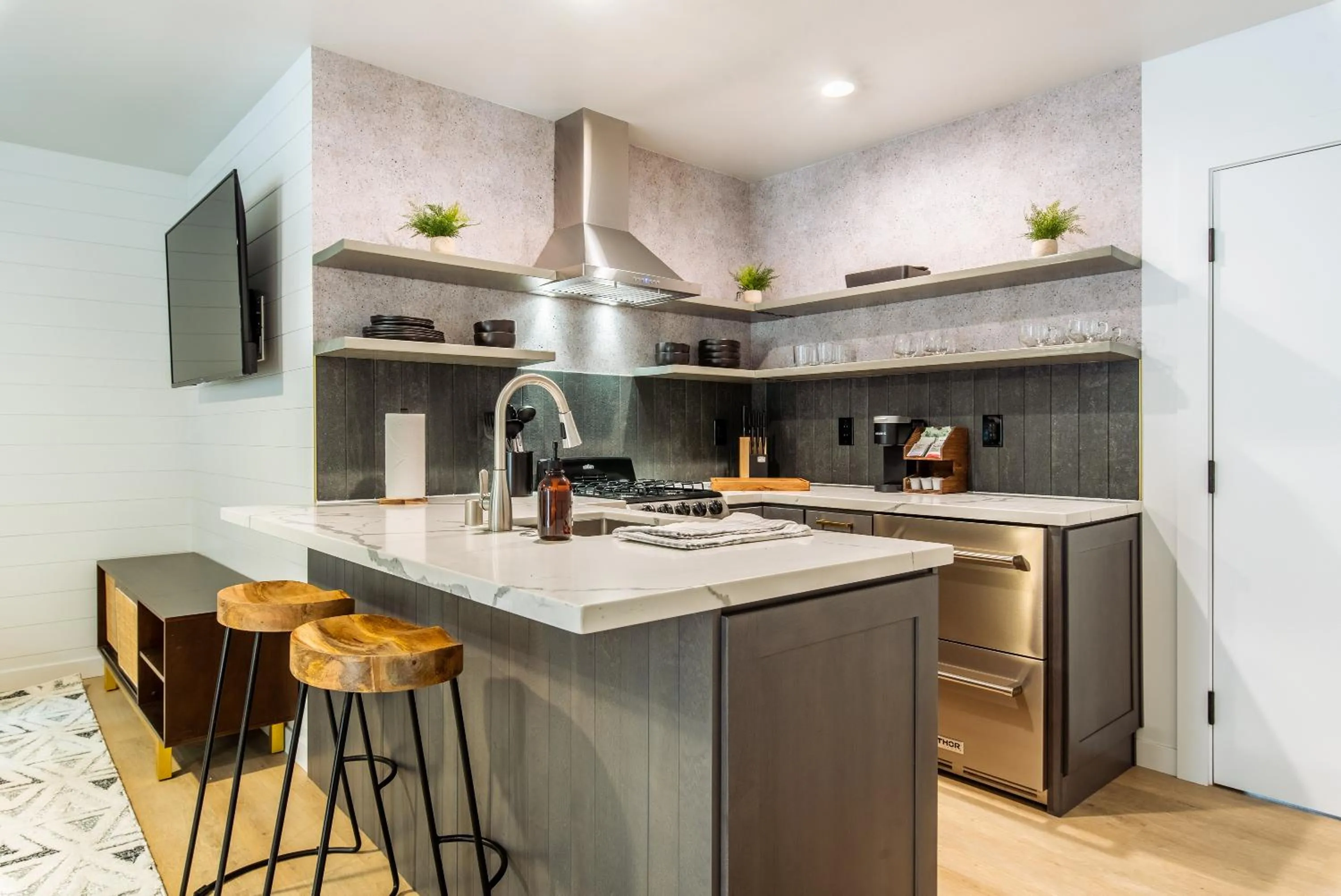 Kitchen or kitchenette in The Kingsley Hotel