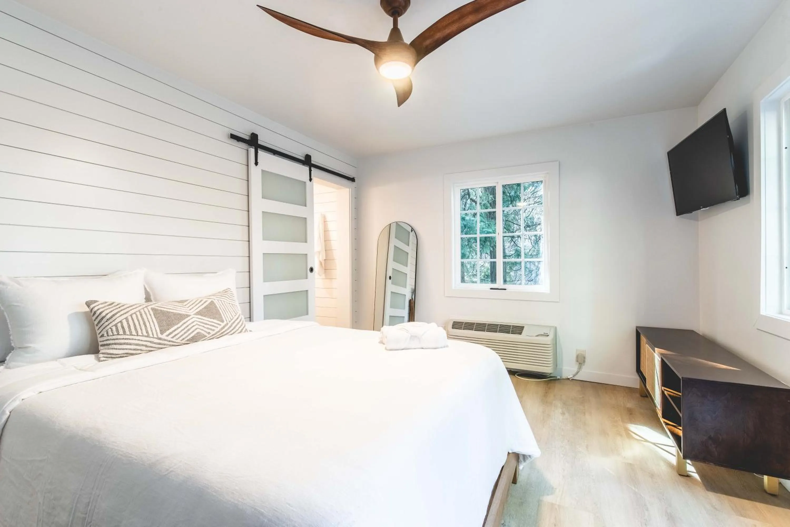 Bed in The Kingsley Hotel