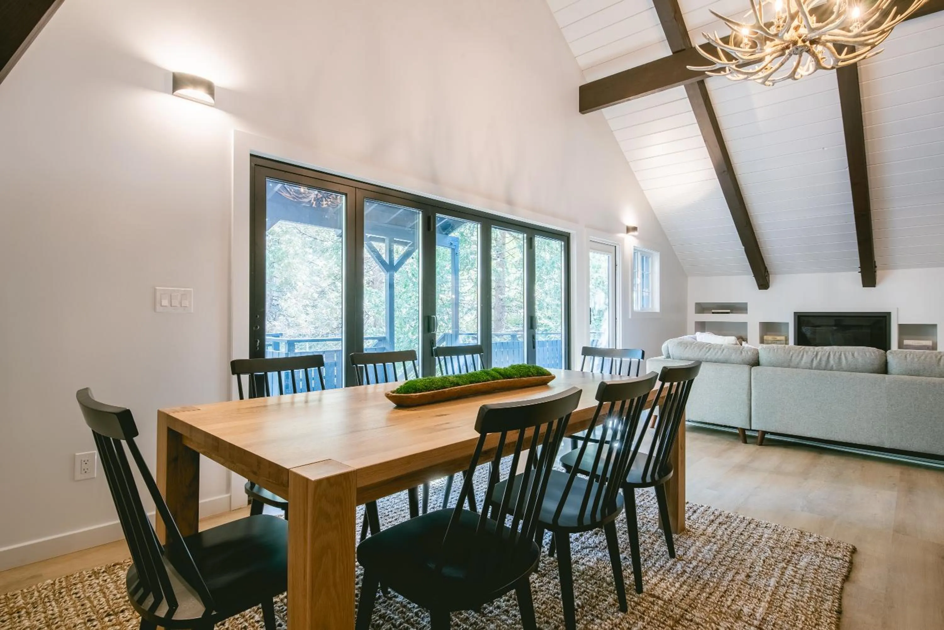 Communal lounge/ TV room in The Kingsley Hotel