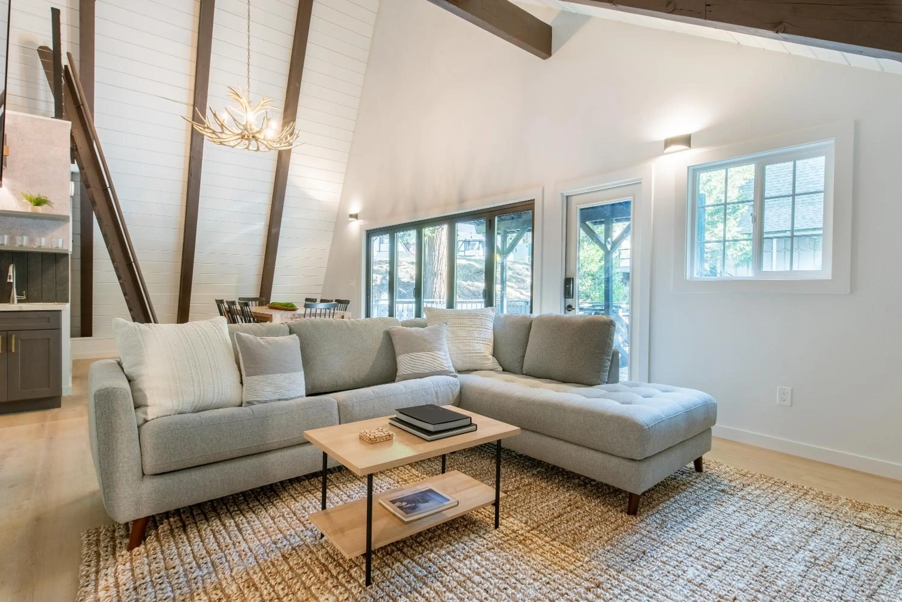 Communal lounge/ TV room in The Kingsley Hotel