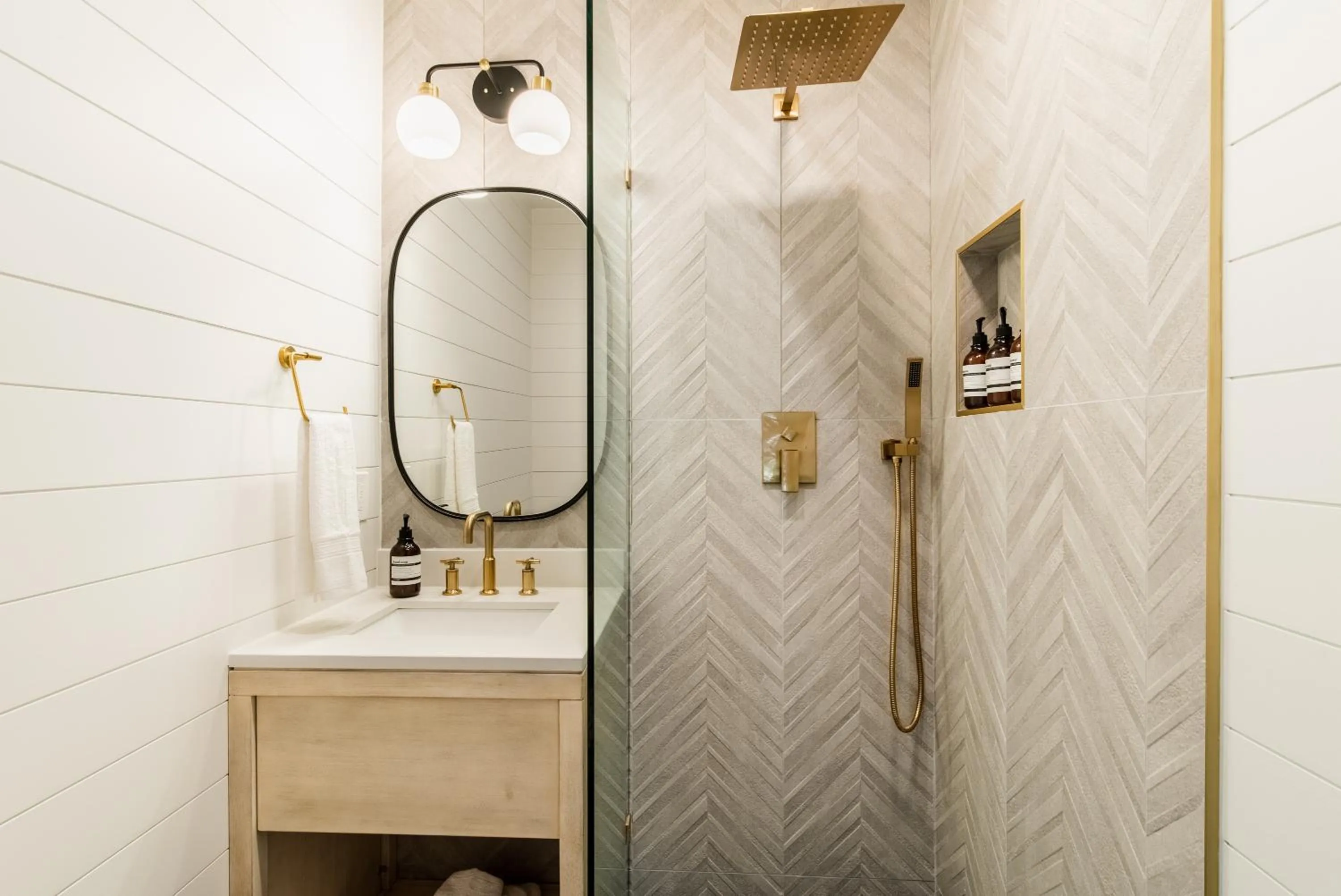 Shower in The Kingsley Hotel