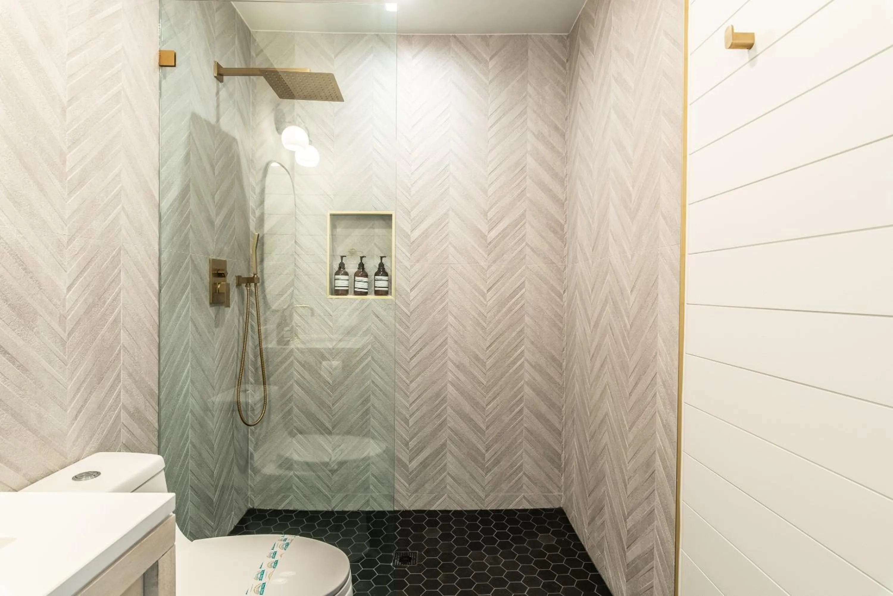 Shower in The Kingsley Hotel