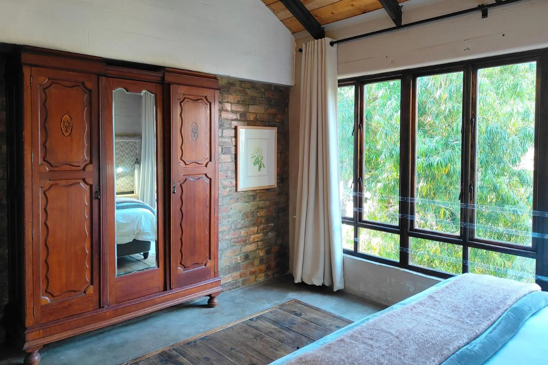 wardrobe, Bed in Hornbill House Self Catering Accommodation