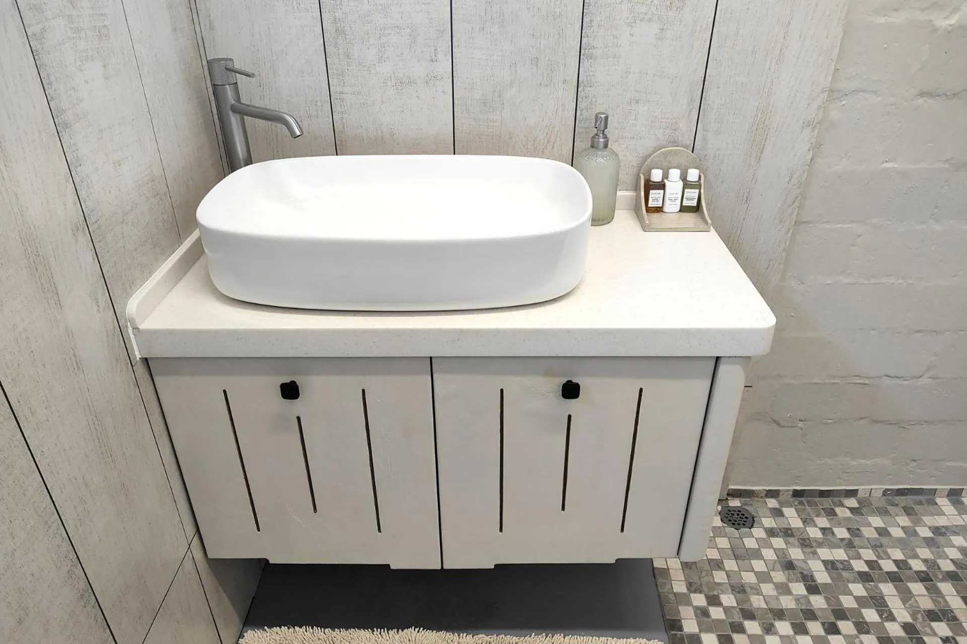 Bathroom in Hornbill House Self Catering Accommodation